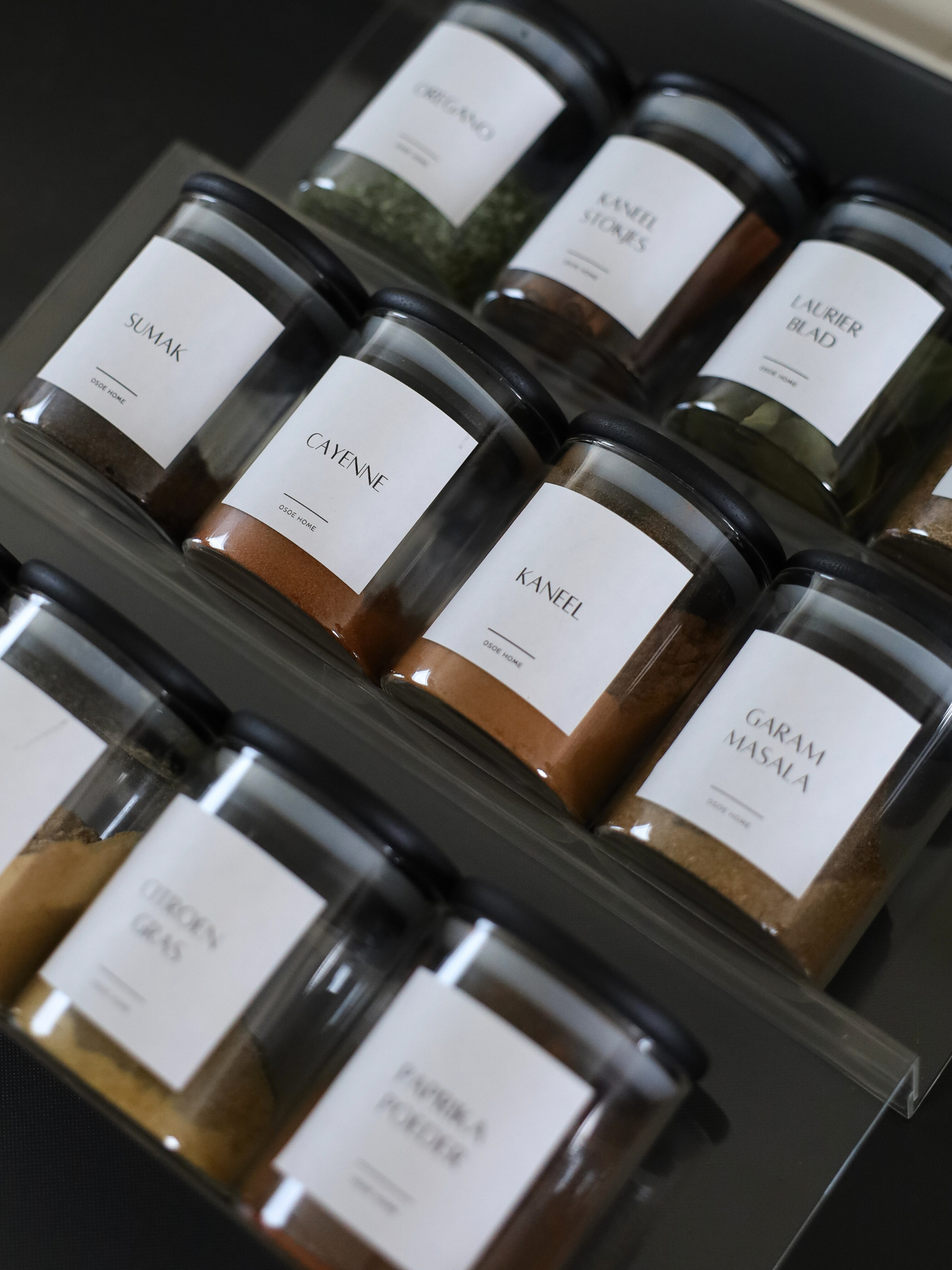 This stylish glass spice jar fits perfectly into an organized kitchen and works beautifully as a kitchen organizer for spices, herbs, and dried ingredients. The black bamboo lid provides a secure, airtight seal that helps keep spices fresh and preserve their aroma for longer. Suitable for daily use, easy to clean, and a mindful choice for those who want to store spices sustainably and beautifully in a calm, minimalist kitchen.
