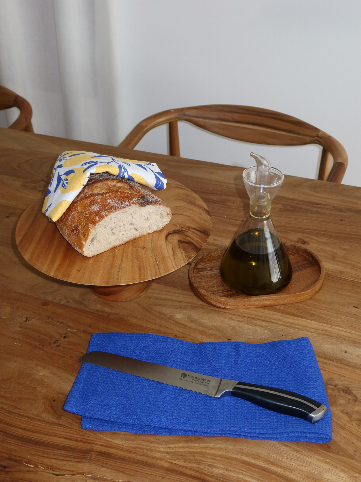 Taartplateau hout. Houten opbergers voor keuken of badkamer. Voorraadpot met houten deksel. Kruidenpotje hout. Organizer en ladeverdeler. Houten schaal of fruitschaal. Kleine houten lepel. Bamboe lepel. Licht of donker hout. Wood organizers for kitchen or bathroom. Glass jar with wooden lid. Wooden spice jar. Drawer divider and organizer. Wooden bowl or fruit bowl. Small wooden spoon. Bamboo spoon. Light or dark wood. Holzaufbewahrung für Küche oder Bad. Rangement en bois pour cuisine ou salle de bain.