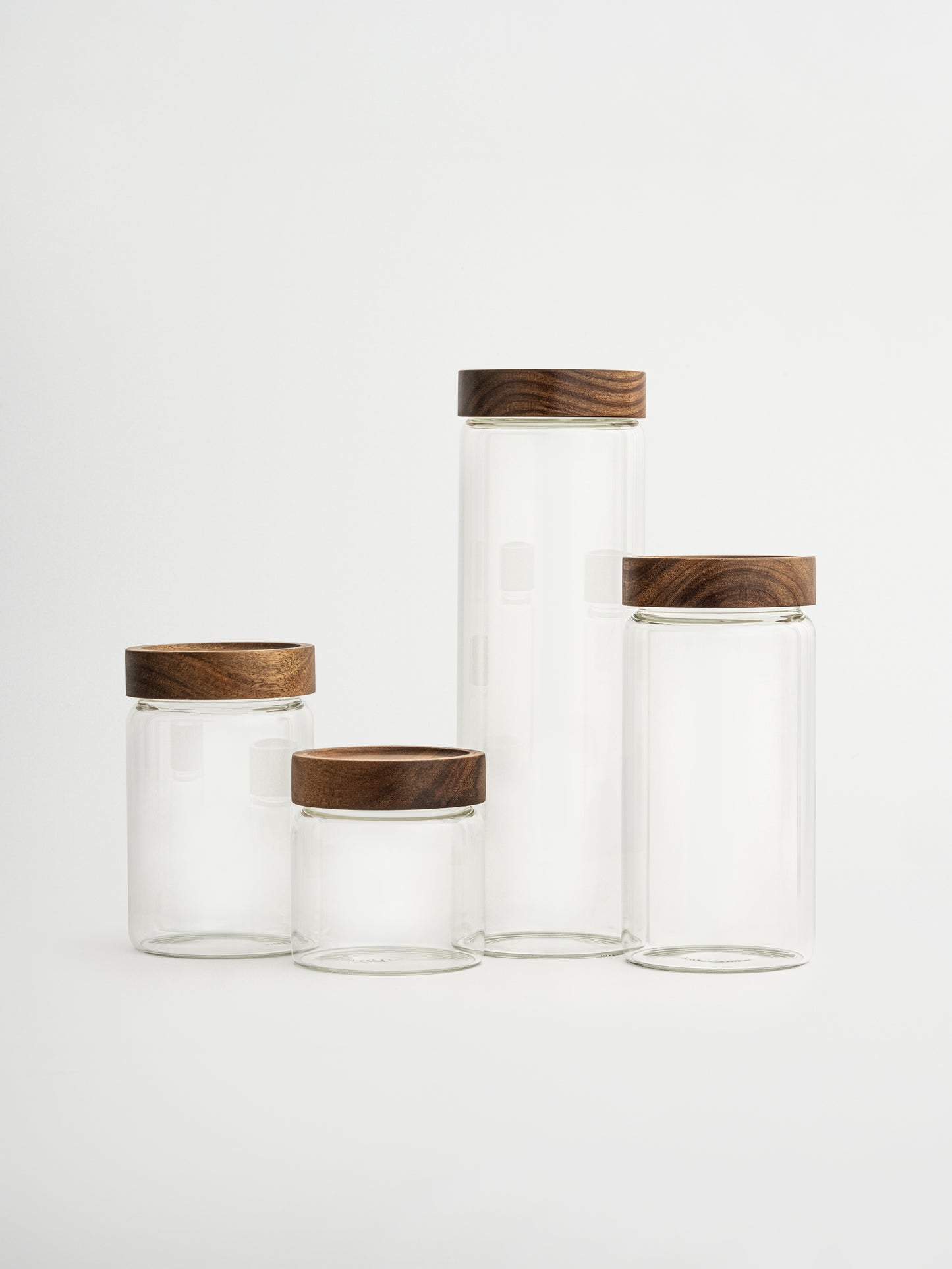 Extra strength and functionality with Jar Nara, an elegant, extra-sturdy glass jar featuring an acacia wood screw lid. Its timeless, minimalist design fits seamlessly into any kitchen style, while the natural materials provide a sleek, luxurious appearance. Made from thick, durable transparent glass and equipped with a 100% airtight screw lid, this jar keeps pasta, rice, coffee, or other dry goods fresh and safe for long-term storage. Available in multiple sizes to perfectly organize your pantry.