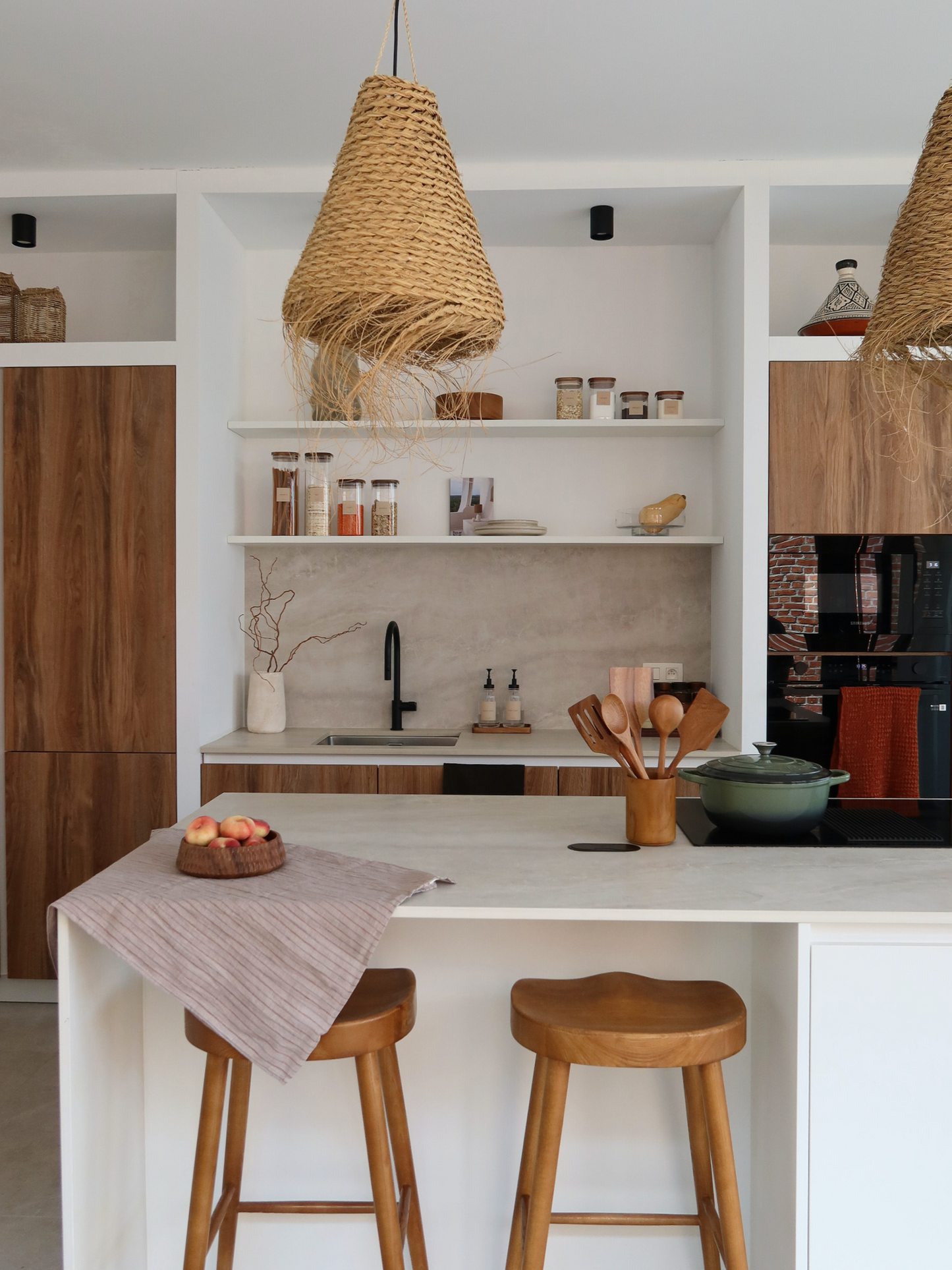 Küchenutensilien-Set 6-teilig, Borneo dunkelbraunes Nussbaumholz, Küchenutensilien-Set aus Holz, luxuriöse Küchenutensilien aus Holz, nachhaltiges Küchenutensilien-Set, Küchenutensilien aus Nussbaumholz, dunkelbraune Küchenhelfer aus Holz, stilvolles Küchenutensilien-Set, natürliche Küchenutensilien, Küchenaccessoires aus Holz, handgefertigte Küchenutensilien, Borneo Küchenutensilien-Set, dunkelbraune Küchenhelfer, hochwertiges Küchenutensilien-Set, Utensilien-Organizer, Küchenorganisation.