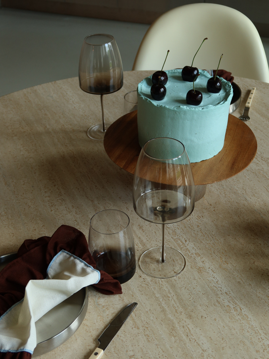 Elegant wine glass with a slender stem and refined ombre effect fading from dark brown to transparent, perfect for adding a chic touch to your wine moments. This reusable glass combines minimalist design with a luxurious feel and looks beautiful in modern kitchens or restaurant-style table settings. Ideal for wine, prosecco and other festive drinks. Made from durable glass for everyday use and special occasions, it is a refined addition to any elevated glassware collection.