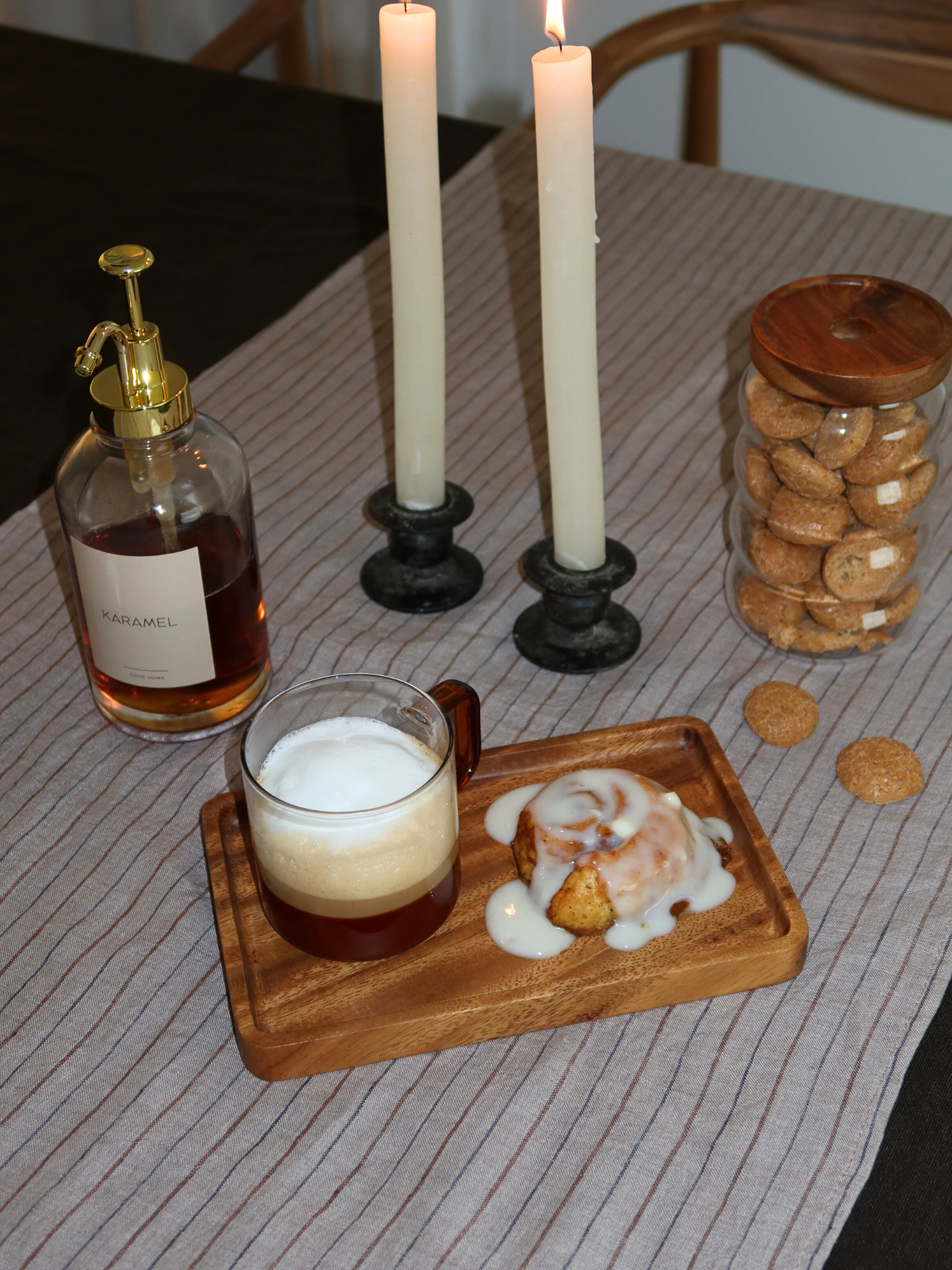 Say goodbye to standard mugs and choose the Yume glass, perfect for adding more elegance and atmosphere to your coffee breaks. The clear glass with warm brown accents brings a subtle, almost dreamy look to your table. Made from durable, heat-resistant borosilicate glass, strong enough for daily use and ideal for coffee or tea. Sold individually, so you can pick one or collect several for a complete set.