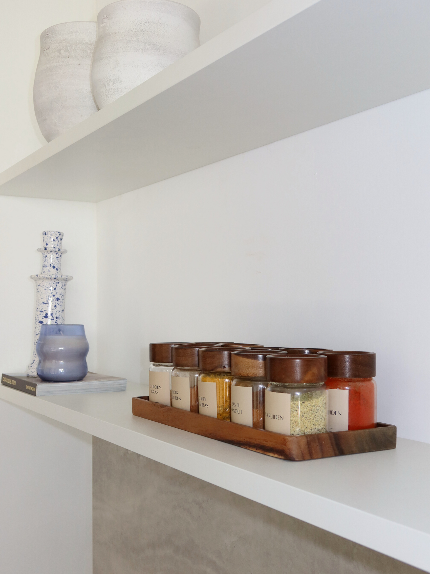 pots à épices avec étiquettes; ensemble de pots à épices en verre; pots à épices avec couvercle en bois; pots à épices couvercle en bambou; pots à épices couvercle en acacia; pots à épices carrés; pots à épices ronds; pots à épices hermétiques; pots à épices avec couvercle à saupoudrer; pots à épices avec couvercle à visser; pots à épices avec autocollants; pots à épices avec étiquettes; pots à épices couvercle noir; tiroir organisateur d'épices; organisateur d'épices coulissant; organiser les épices