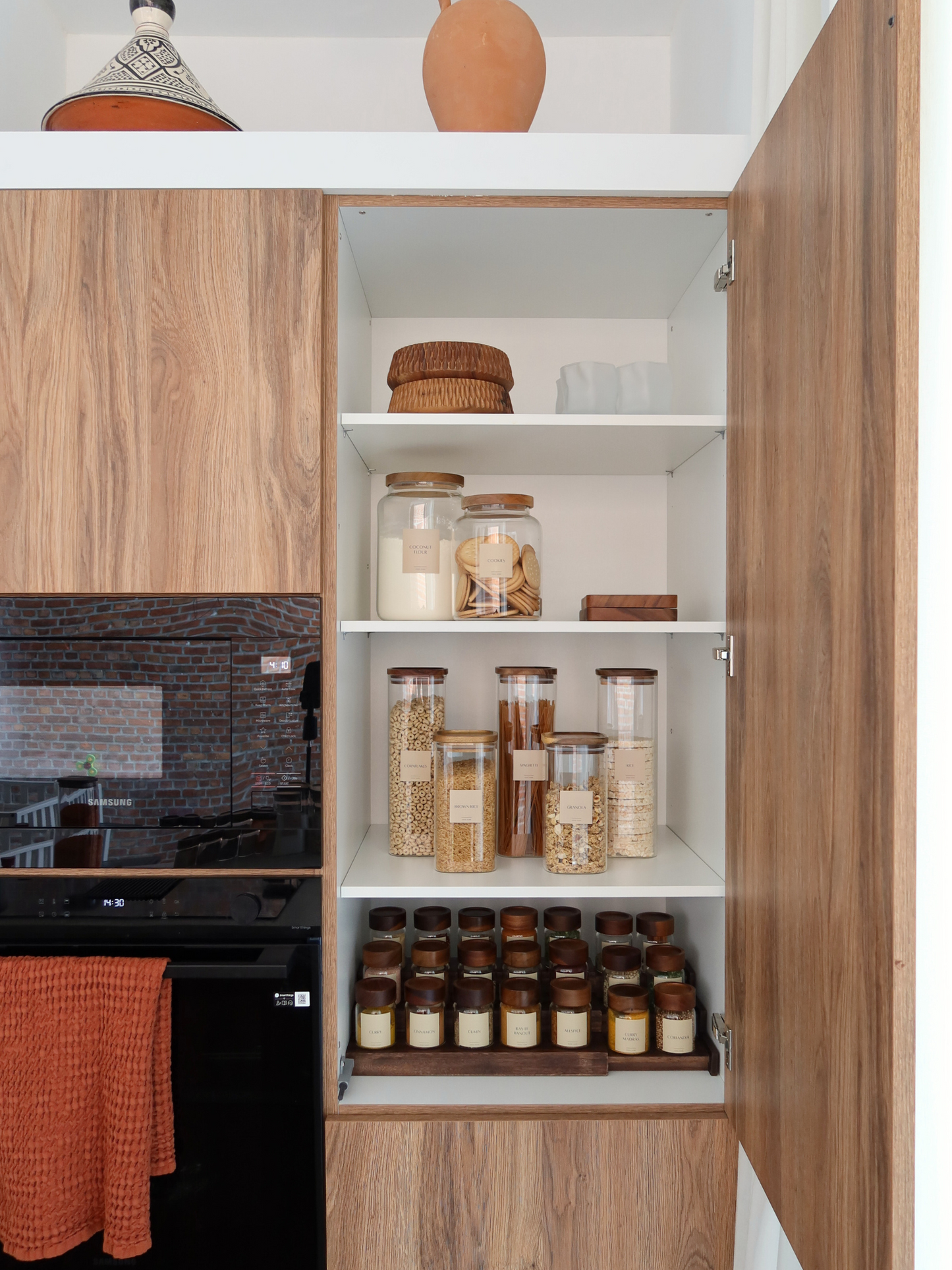 Gewürzgläser mit Etiketten, Set Glas-Gewürzgläser, Gewürzgläser mit Holzdeckel, Gewürzgläser mit Bambusdeckel, Gewürzgläser mit Akazienholzdeckel, quadratische Gewürzgläser, runde Gewürzgläser, luftdichte Gewürzgläser, Gewürzgläser mit Streudeckel, Gewürzgläser mit Schraubdeckel, Gewürzgläser mit Aufklebern, Gewürzgläser mit Etiketten, Gewürzgläser mit schwarzem Deckel, Gewürzschubladen-Organizer, ausziehbarer Gewürz-Organizer, Gewürze organisieren
