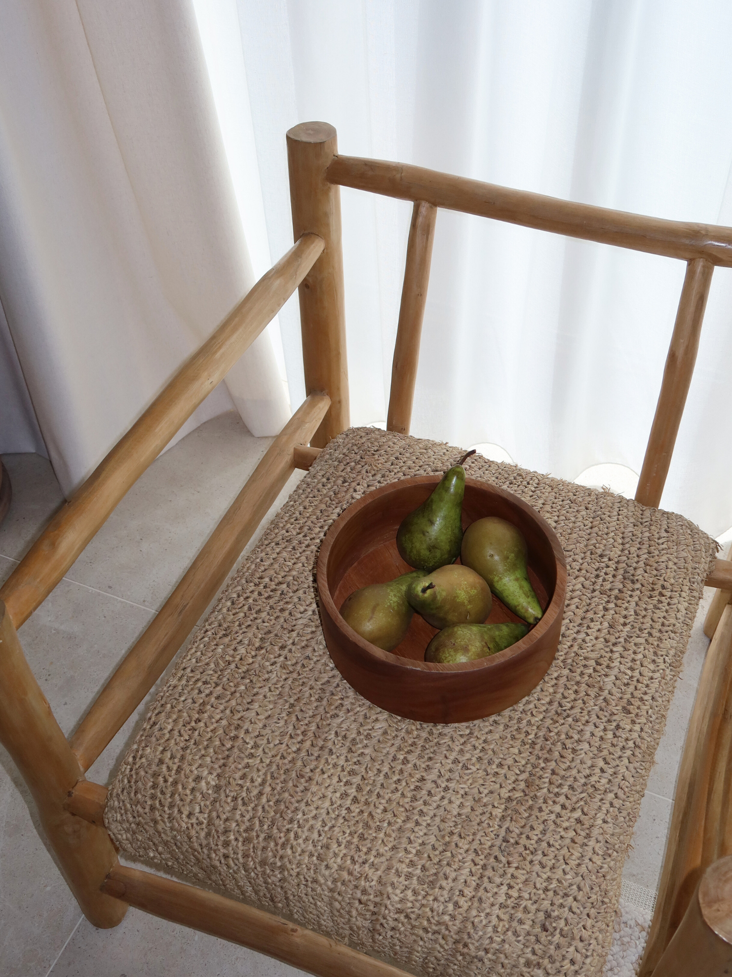 Houten fruit schaal. Borneo. Houten opbergers voor keuken of badkamer. Voorraadpot en kruidenpotje hout. Organizer en ladeverdeler. Houten schaal of fruitschaal. Kleine houten lepel. Licht of donker hout. Wooden fruit bowl. Wood organizers for kitchen or bathroom. Glass jar with wooden lid. Wooden spice jar. Drawer divider and organizer. Wooden bowl or fruit bowl. Small wooden spoon. Bamboo spoon. Light or dark wood. Holzaufbewahrung für Küche oder Bad. Rangement en bois pour cuisine ou salle de bain.