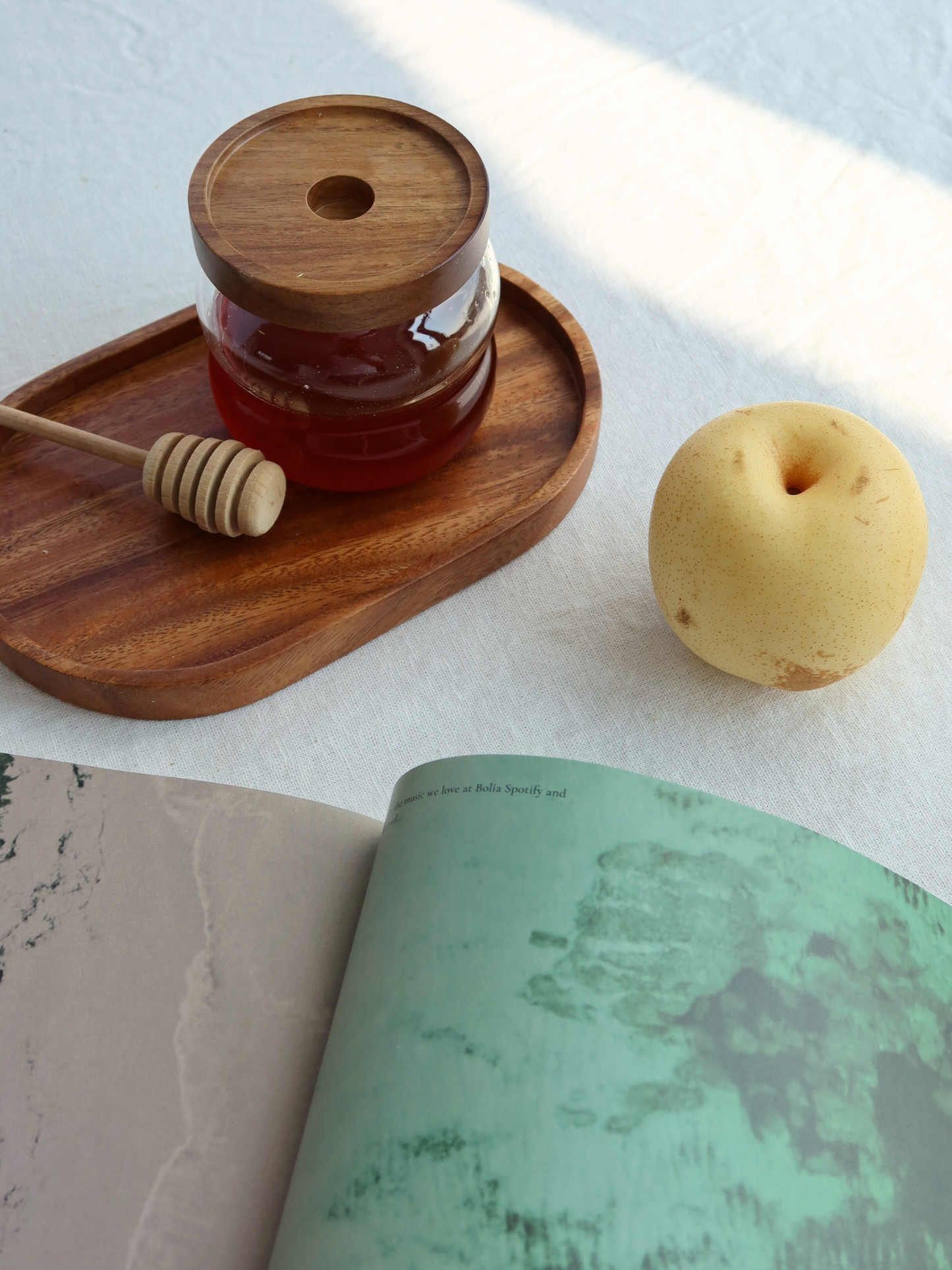 wavy ronde voorraadpot acacia deksel; ronde voorraadpot met golvende vorm; voorraadpot glas wavy; voorraadpot met acacia houten deksel; voorraadpot bruin deksel; voorraadpot met natuurlijk houten deksel; voorraadpot luchtdicht; voorraadpot stijlvol design; voorraadpot met schroefdeksel; voorraadpot transparant; voorraadpot keuken organiseren; voorraadpot set; voorraadpot klein en groot; voorraadpot met label; voorraadpot bamboe alternatief; voorraadpot keuken kast; voorraadpot duurzaam materiaal; voorraadpo