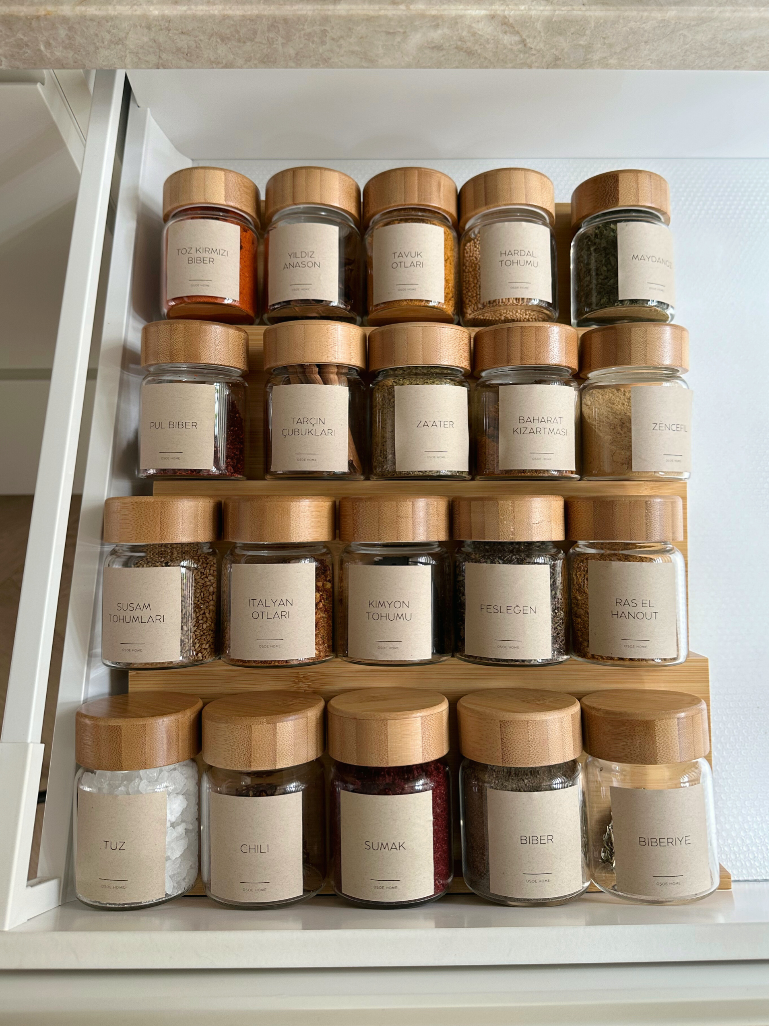gewürzregal aus holz für schublade, schubladen-gewürzorganizer holz, gewürzregal schubladeneinsatz, holzschubladen-organizer für gewürze, gewürzgläserhalter für schublade, gewürzregal für küchenschublade, platzsparender gewürzorganizer holz, schubladeneinsatz für gewürzgläser, gewürzregal aus naturholz, holzgewürzregal mit schlitzen, schubladenorganizer für küchengewürze, gewürztablett aus holz für schublade, kompakte gewürzaufbewahrung holz, schubladenfreundliches gewürzregal, holzorganizer für küchengewür