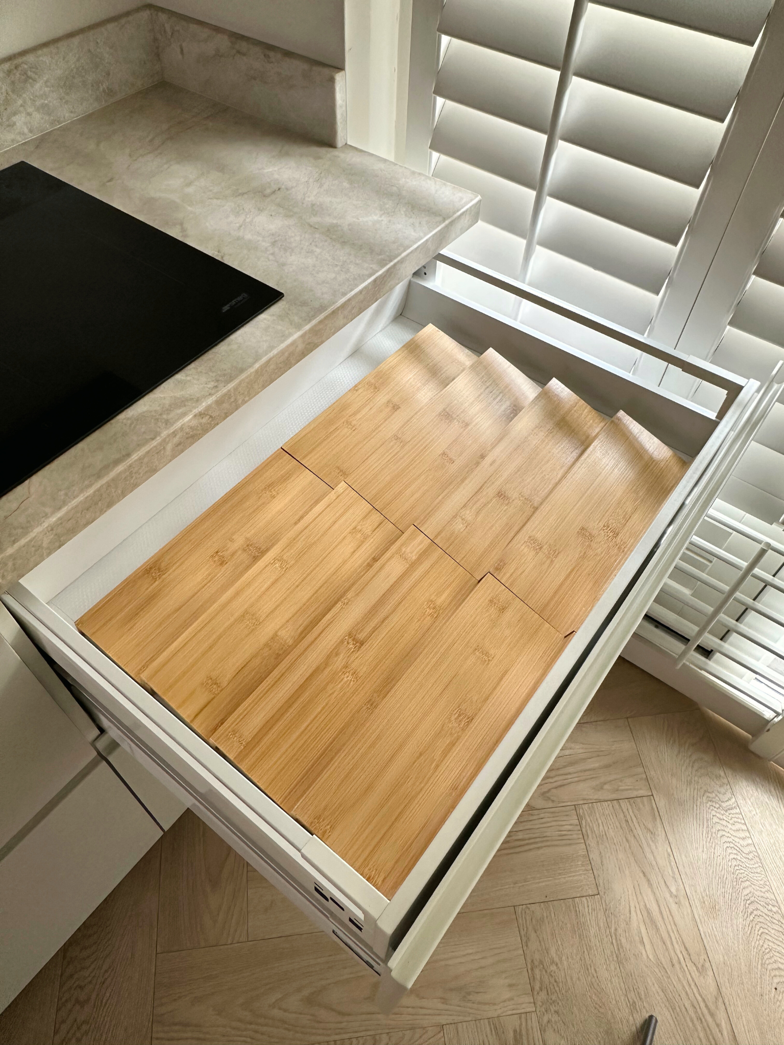 houten kruidenrek voor lade, lade kruidenorganizer hout, kruidenrek lade-inzet, houten lade organizer voor kruiden, kruidenpotjeshouder voor lade, keukenlade kruidenrek, ruimtebesparende kruidenorganizer hout, lade-inzet voor kruidenpotjes, kruidenrek van natuurlijk hout, houten kruidenrek met sleuven, lade organizer voor keukenkruiden, houten kruidenplateau voor lade, compacte kruidenopslag hout, ladevriendelijk kruidenrek, houten keukenorganizer voor kruiden, kruidenrek voor kastlade, duurzame organizer