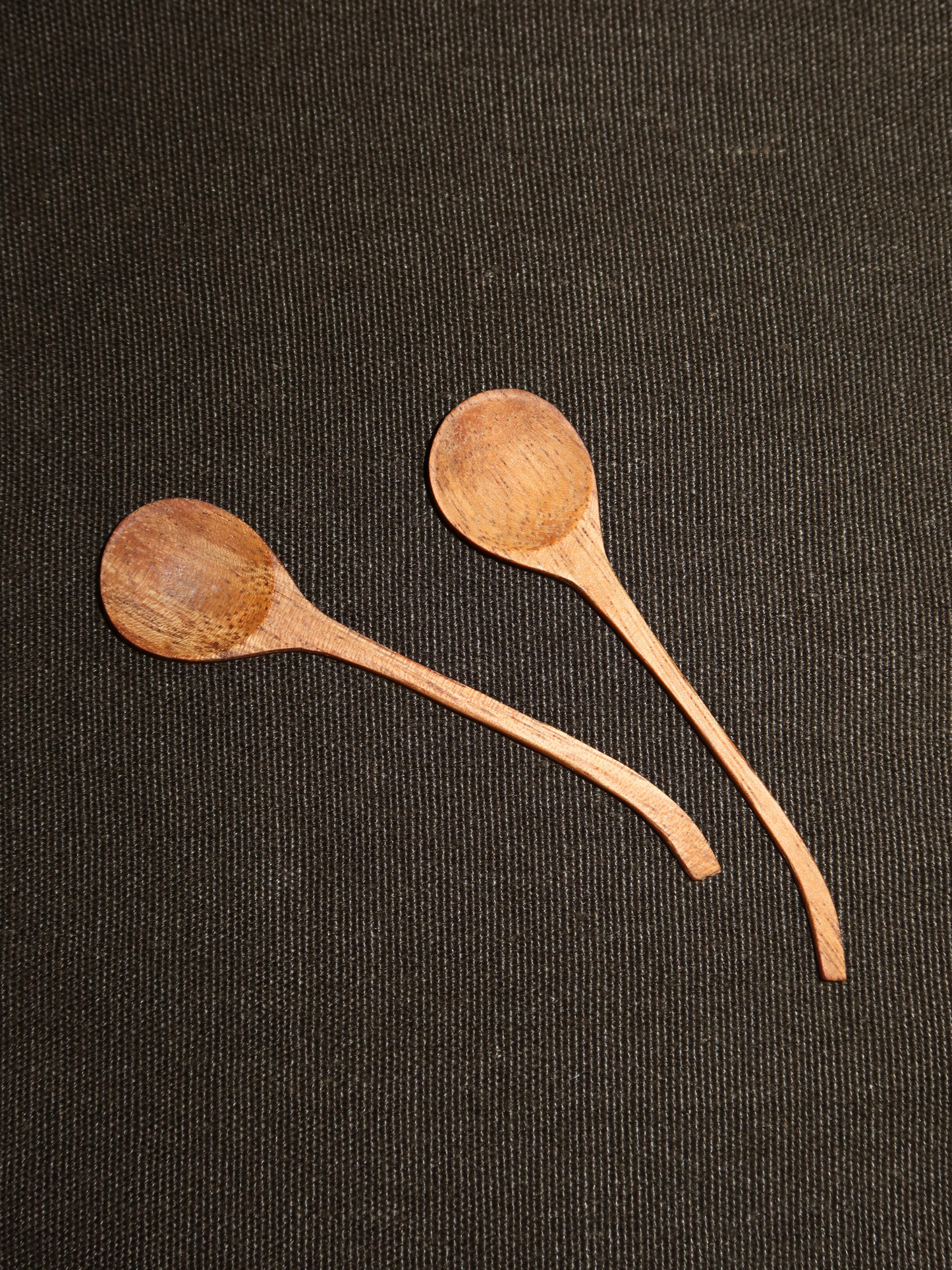 Small wooden spice spoon, wooden spice spoon, spoon for spice jar, practical spice spoon, wooden kitchen utensil, wooden measuring spoon for spices, natural wooden spice spoon, accessory for spice jars, kitchen organizing spoon, wooden spoon for spices, compact spice spoon, eco-friendly spice spoon, kitchen tool for home organizing, helper for spice jars, small wooden spoon, spice jars, with labels, spice jar.