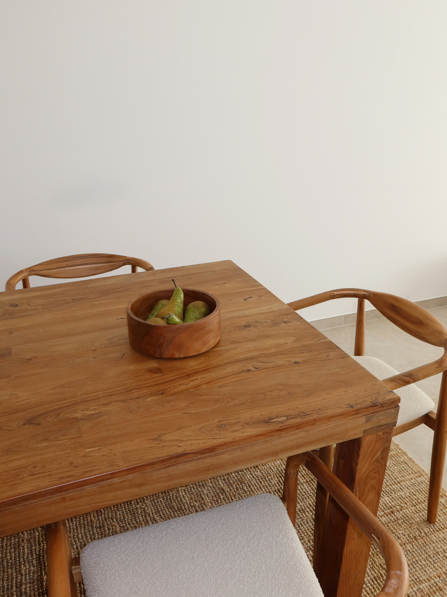 Houten fruit schaal. Borneo. Houten opbergers voor keuken of badkamer. Voorraadpot en kruidenpotje hout. Organizer en ladeverdeler. Houten schaal of fruitschaal. Kleine houten lepel. Licht of donker hout. Wooden fruit bowl. Wood organizers for kitchen or bathroom. Glass jar with wooden lid. Wooden spice jar. Drawer divider and organizer. Wooden bowl or fruit bowl. Small wooden spoon. Bamboo spoon. Light or dark wood. Holzaufbewahrung für Küche oder Bad. Rangement en bois pour cuisine ou salle de bain.