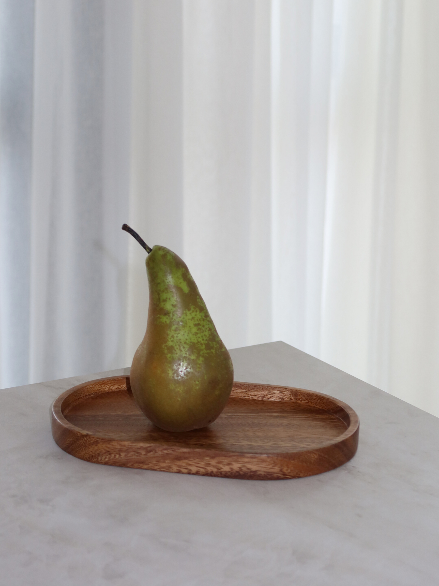 Houten plate dispensers. Houten opbergers voor keuken of badkamer. Voorraadpot en kruidenpotje hout. Organizer en ladeverdeler. Houten schaal of fruitschaal. Kleine houten lepel. Licht of donker hout. Wooden plate dispensers. Wood organizers for kitchen or bathroom. Glass jar with wooden lid. Wooden spice jar. Drawer divider and organizer. Wooden bowl or fruit bowl. Small wooden spoon. Bamboo spoon. Light or dark wood. Holzaufbewahrung für Küche oder Bad. Rangement en bois pour cuisine ou salle de bain.