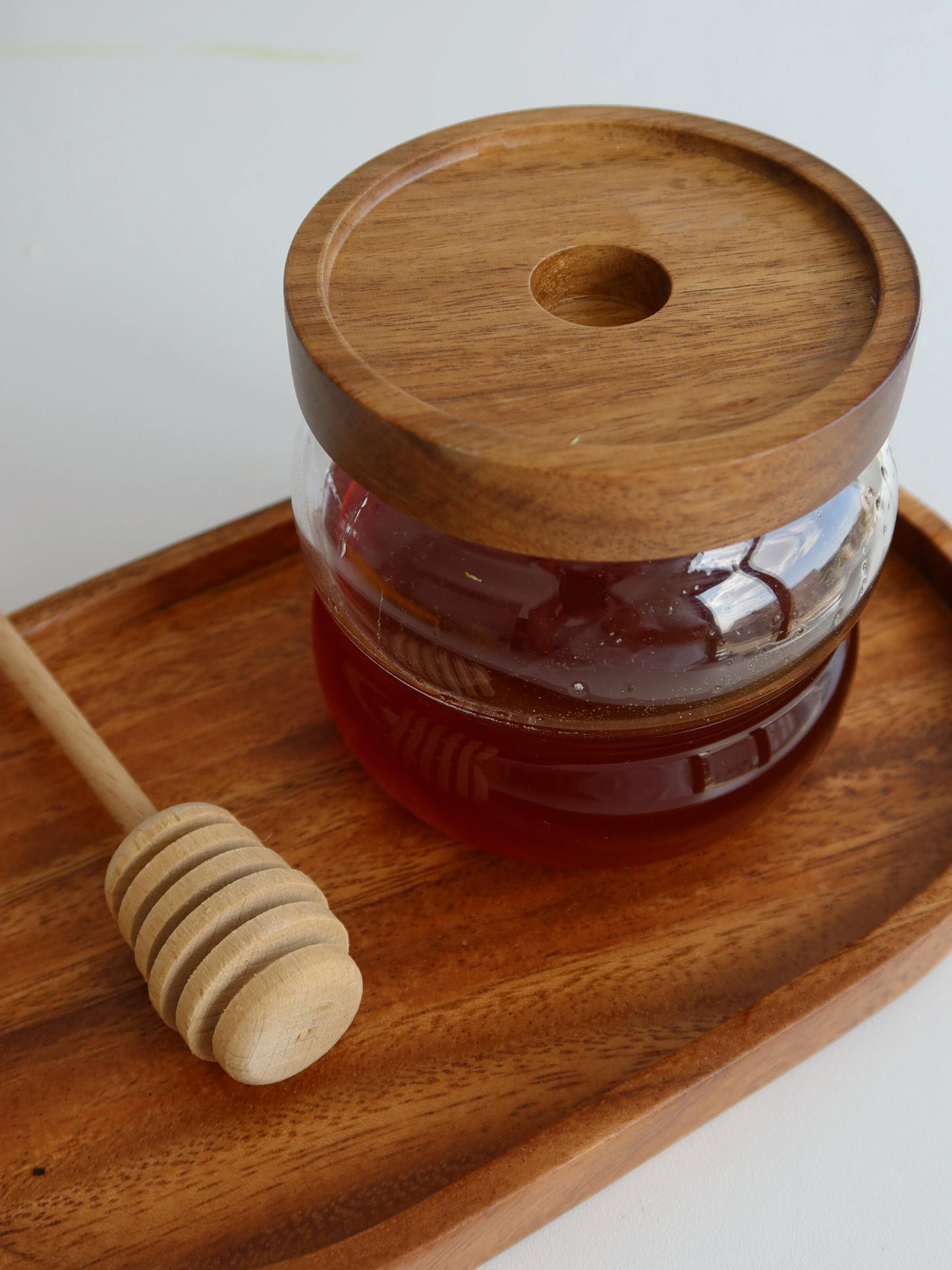 wavy round storage jar acacia lid, round storage jar with wavy shape, wavy glass storage jar, storage jar with acacia wooden lid, storage jar brown lid, storage jar with natural wooden lid, airtight storage jar, storage jar stylish design, storage jar with screw lid, transparent storage jar, storage jar kitchen organizing, storage jar set, storage jar small and large, storage jar with label, storage jar bamboo alternative, storage jar kitchen cabinet, storage jar sustainable material