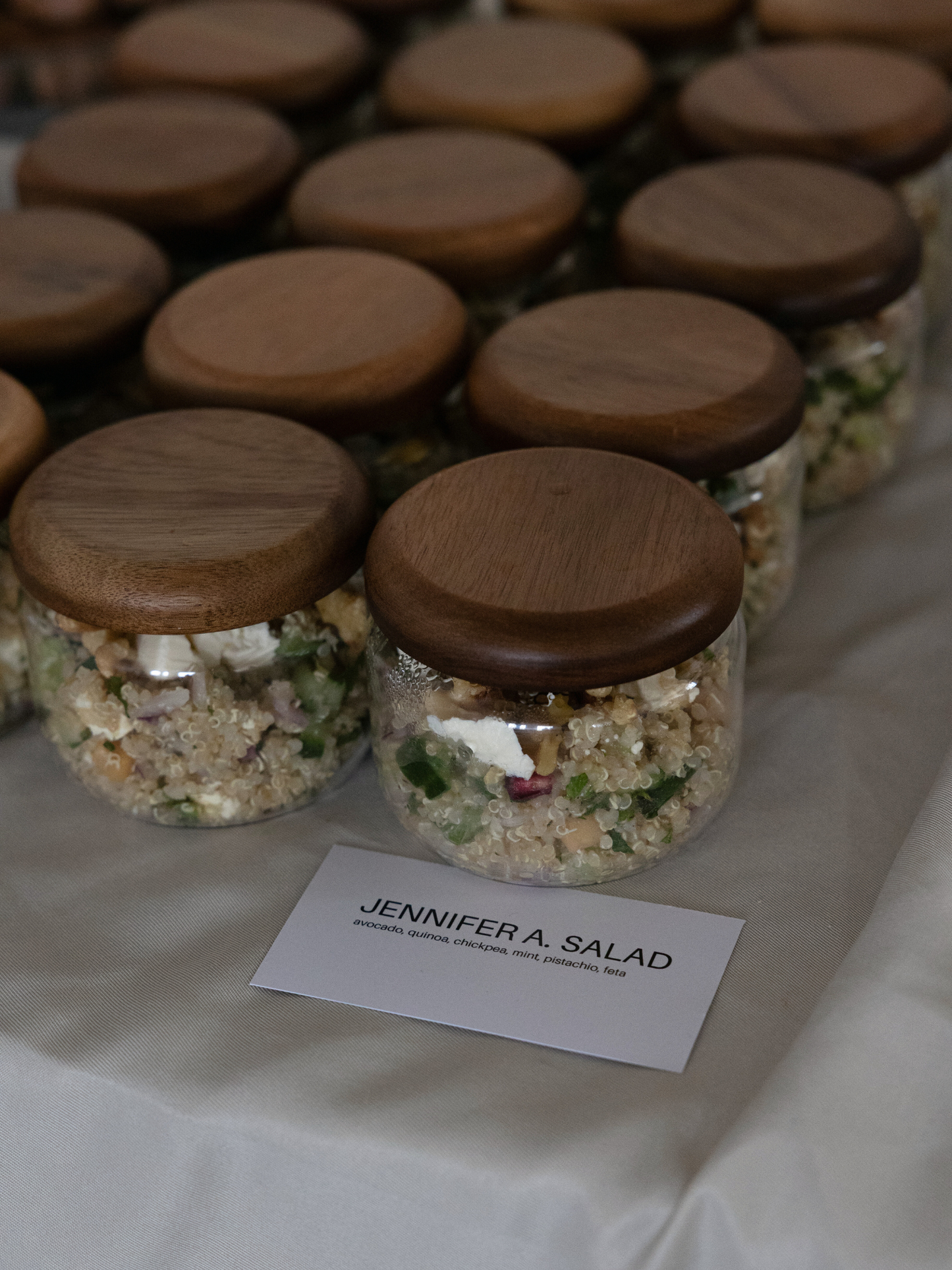 Kruidenpotjes met strooideksel. Kruidenpotjes vierkant rond. Kruidenrek. Kruidenpotjes glas. Deksel hout bamboe acacia. Kruidenpotjes met stickers labels etiketten. Kruidenpotje glazen. Kruiden bewaren. Kruiden organizer. Kruiden organizer lade. Kruiden organiseren. Kruiden organizer uitschuifbaar. Set. Schroefdeksel. Kruidenpotje zwart. Luchtdicht. Keuken organiseren. Spice jar. Spice jars with labels. Spice jar acacia. Gewürzgläser mit Etiketten. Gewürzglas Akazie. Pots à épices avec étiquettes.