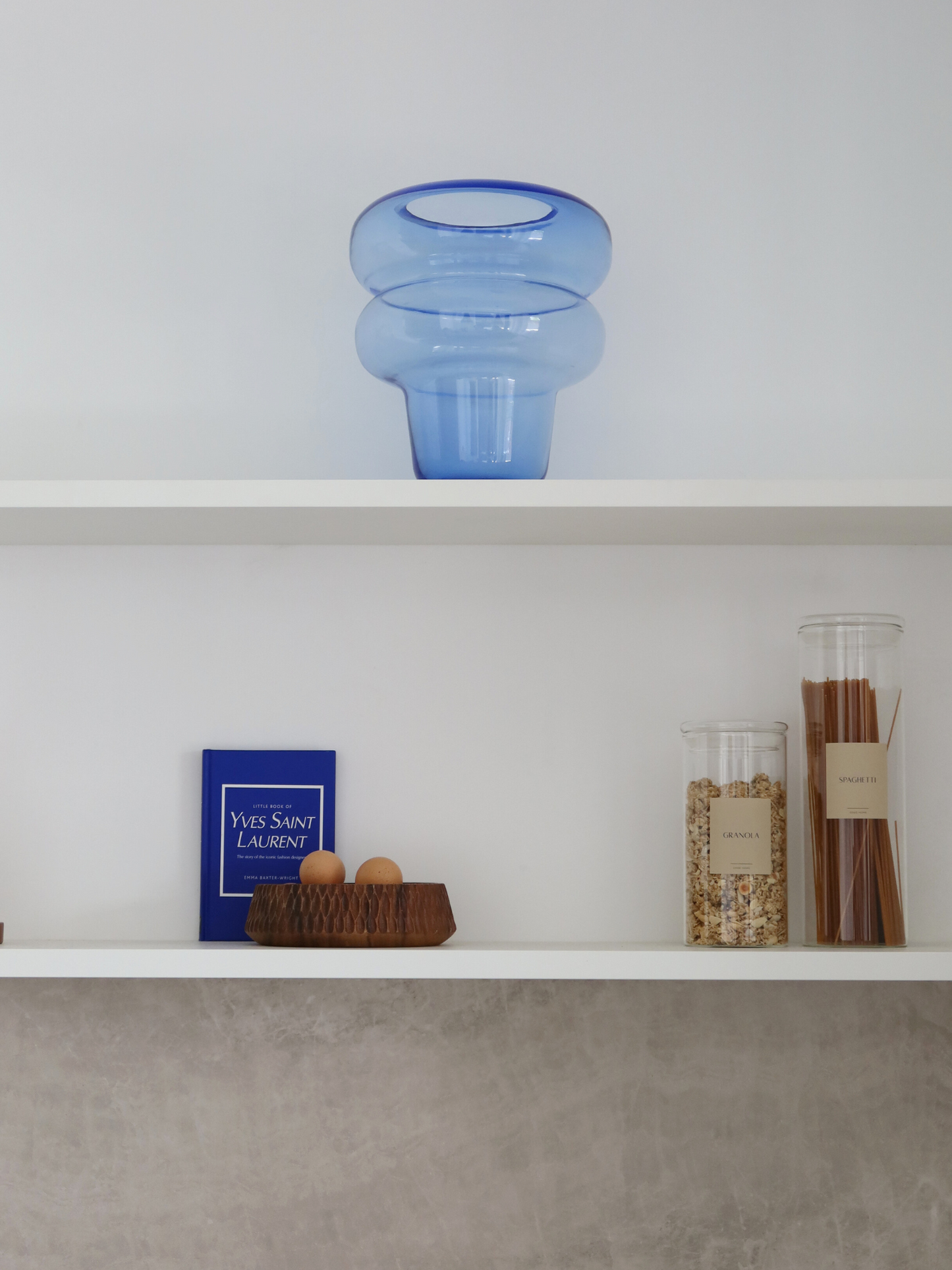Houten acai bowl. Houten schaal. Houten opbergers voor keuken of badkamer. Voorraadpot en kruidenpotje hout. Organizer en ladeverdeler. Houten schaal of fruitschaal. Kleine houten lepel. Licht of donker hout. Açai bowl wood. Wood organizers for kitchen or bathroom. Glass jar with wooden lid. Wooden spice jar. Drawer divider and organizer. Wooden bowl or fruit bowl. Small wooden spoon. Bamboo spoon. Light or dark wood. Holzaufbewahrung für Küche oder Bad. Rangement en bois pour cuisine ou salle de bain.