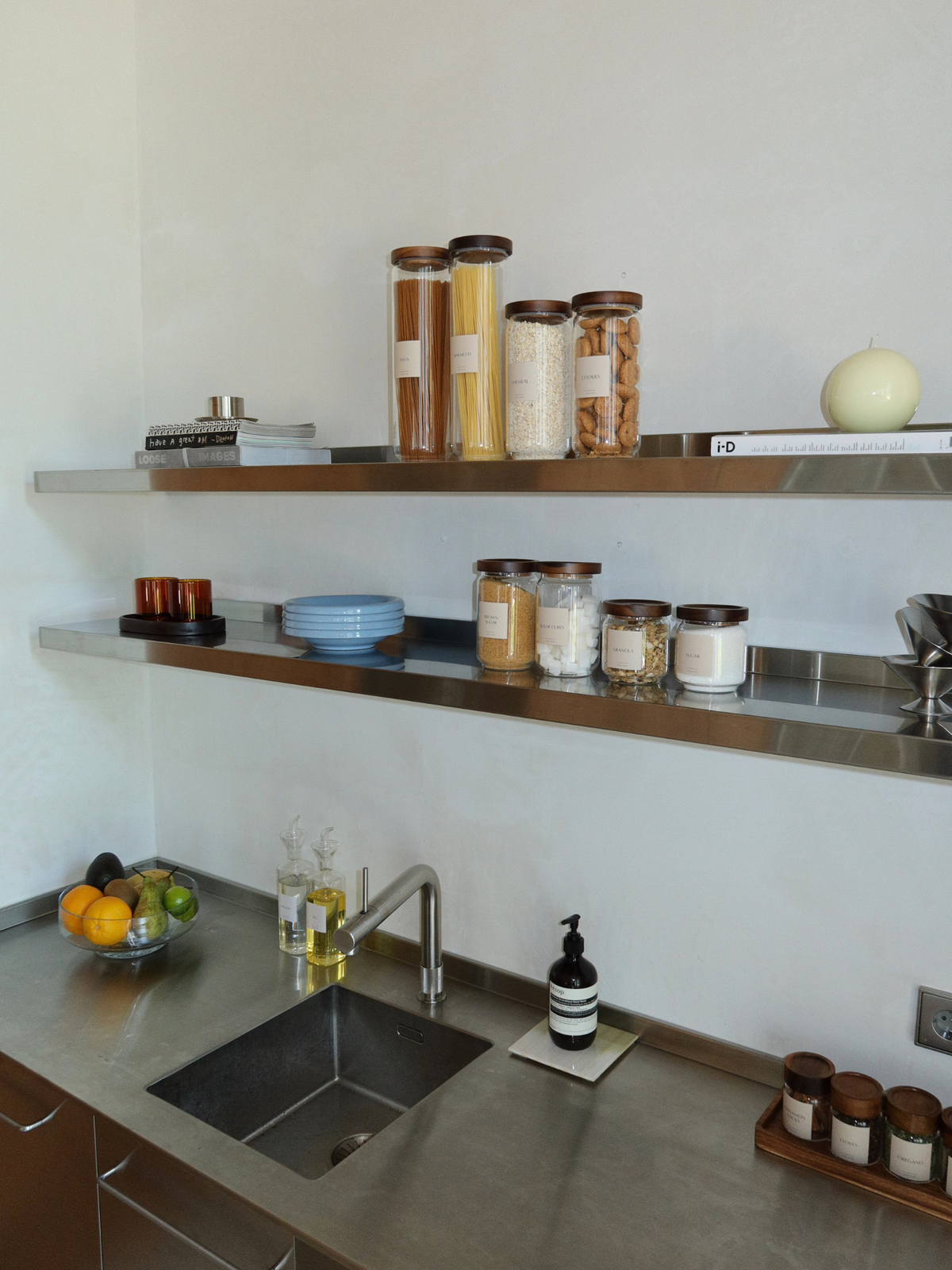 Airtight glass pantry jar Nour with dark brown acacia wood lid for elegant kitchen and pantry organization, made from toxin-free, PFAS-free and BPA-free materials, perfect for storing pasta, rice, coffee, snacks and dry foods in a stylish and organized way, featuring a transparent glass canister design with a thick natural acacia wooden lid and available in four different sizes for modern countertop styling and minimalist kitchen storage.