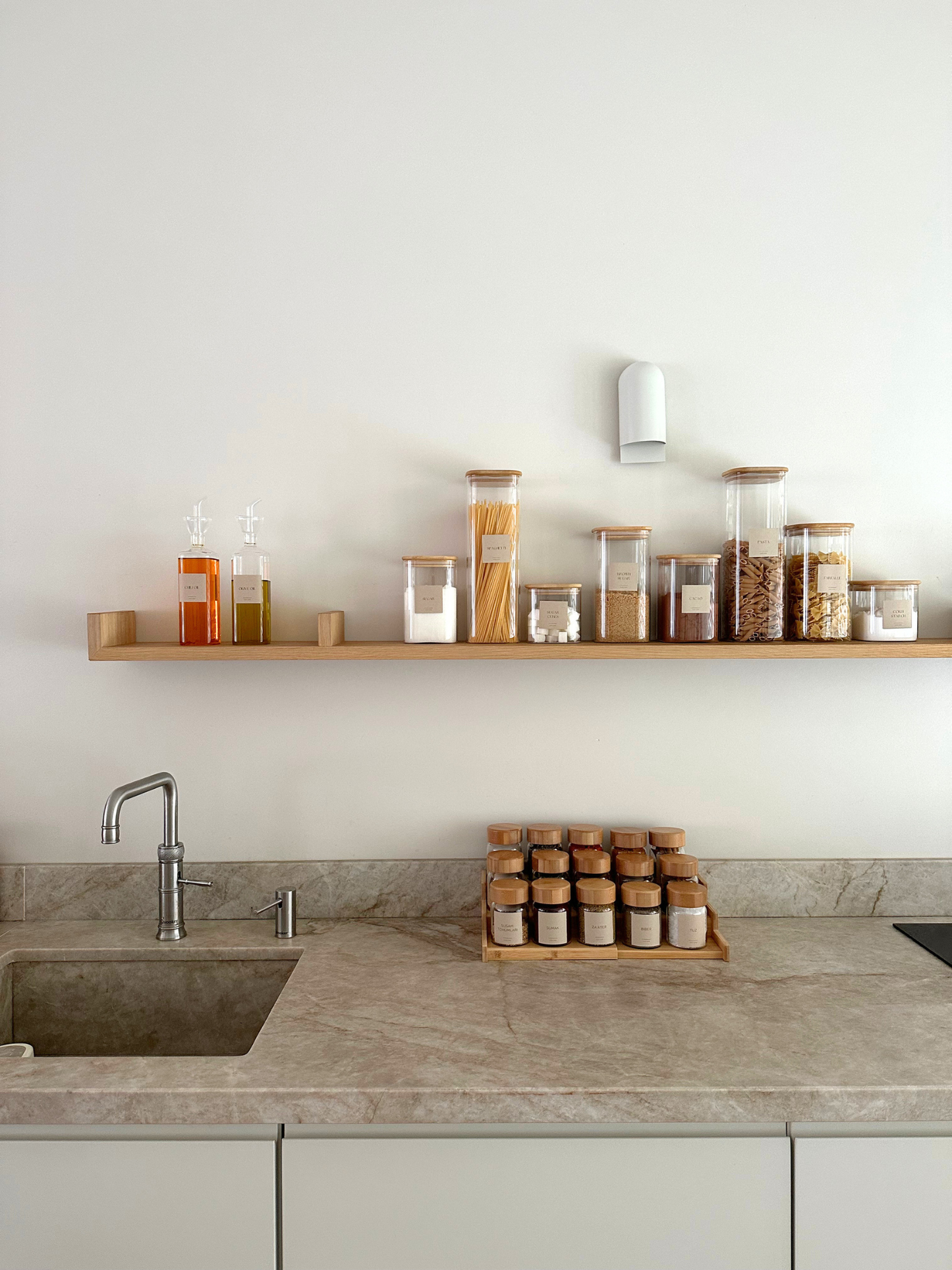 Airtight glass spice jar Yen with screw cap, thick bamboo wooden lid and minimalist spice jar labels for elegant spice storage and modern kitchen organization, made from toxin-free, BPA-free, PFAS-free and microplastic-free materials, designed to keep herbs and spices fresh for longer while creating a calm and organized spice rack aesthetic, featuring a transparent glass jar and natural bamboo lid that perfectly complements minimalist pantry styling and sustainable kitchen decor.