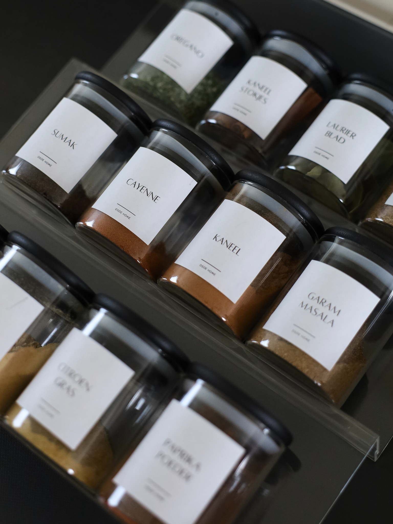 This stylish glass spice jar fits perfectly into an organized kitchen and works beautifully as a kitchen organizer for spices, herbs, and dried ingredients. The black bamboo lid provides a secure, airtight seal that helps keep spices fresh and preserve their aroma for longer. Suitable for daily use, easy to clean, and a mindful choice for those who want to store spices sustainably and beautifully in a calm, minimalist kitchen.