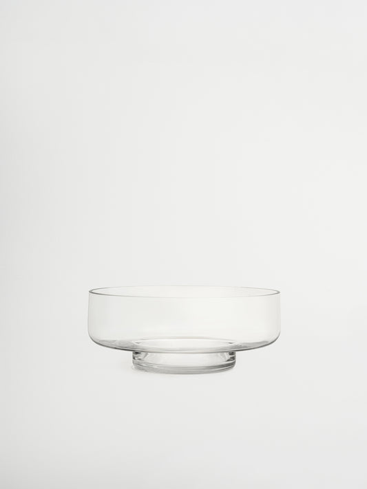 An elegant base for your fruit, Glass Bowl Shin is a spacious, large glass bowl perfect for displaying fruit in a natural and stylish way. Its clear, glass-like appearance highlights everything inside, from juicy apples to colorful citrus, making your presentation stand out. With soft curves and a minimalist design, Shin doubles as a decorative object. Made from clear, durable borosilicate glass, it is strong yet lightweight, adding a fresh and elegant touch to any table or kitchen.