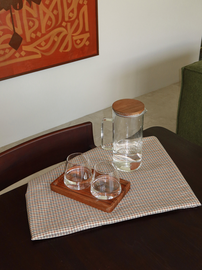Refreshment, served with elegance. Whether it’s a carafe of lemon water on a summer day, refreshing iced tea during dinner, or simply tap water presented in style, the Loki carafe always adds a refined touch to your table. Designed to make everyday moments feel special, this glass carafe blends simplicity with sophistication. The sturdy handle and elegant spout allow for precise, drip-free pouring. The acacia wood lid with silicone seal ensures a secure closure, protects the contents from dust. 