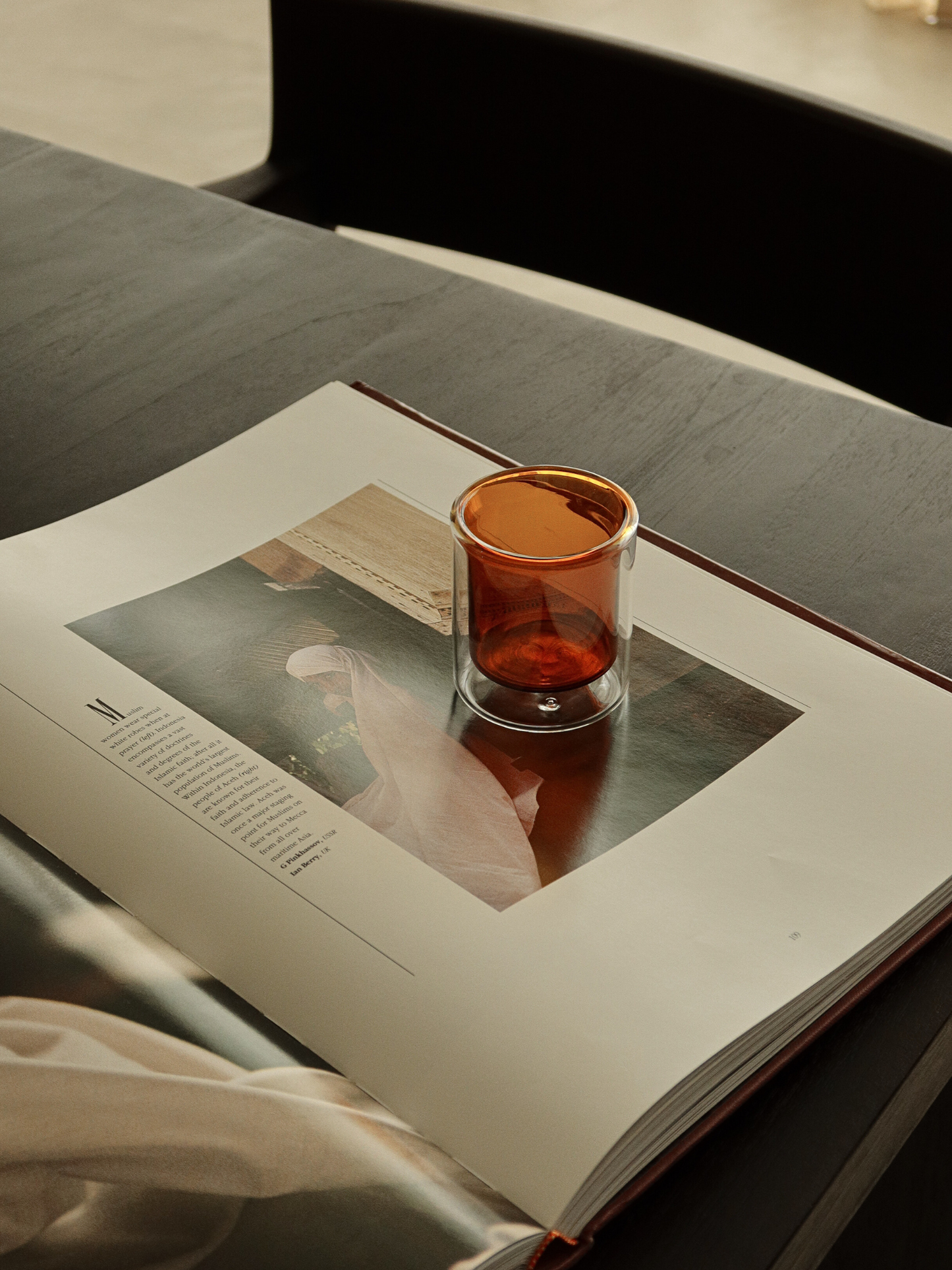 Straight espresso glass in a warm cognac brown tone, ideal for serving espresso shots or other coffee beverages. The elegant, minimalist design adds a luxurious touch to your coffee moments and fits beautifully in a modern, stylish kitchen or coffee corner. Made from durable glass for daily use, offering a sustainable and aesthetic reusable drinking experience.