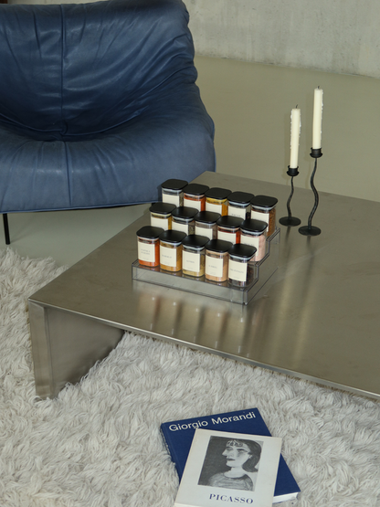 Étagère à épices extensible en acrylique transparent, conçue pour ranger les pots à épices de manière ordonnée dans un tiroir de cuisine. Ce système de rangement transparent crée un ensemble épuré, minimaliste et organisé, tout en gardant chaque pot à épices bien visible et facilement accessible. Un organiseur à épices et à tiroir peu encombrant, réglable pour s’adapter à différentes dimensions de tiroirs et contribuer à une cuisine parfaitement organisée. Idéal pour ranger les pots à épices avec soin.
