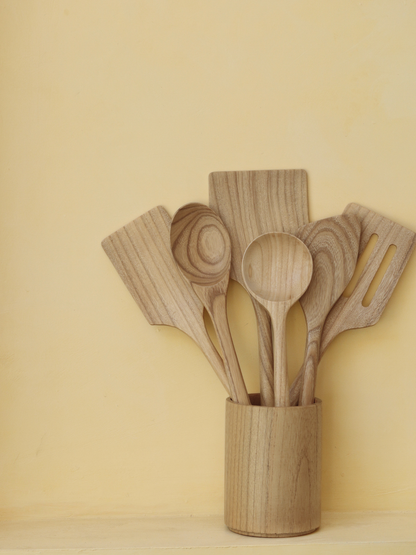 Non-toxic kitchen utensil set Zoya made from high-quality brown wood for a calm and organized kitchen, featuring handcrafted durable spatulas and spoons designed for everyday use, free from harmful substances like BPA and PFAS and a safe alternative to plastic utensils that can release toxins when exposed to heat, perfect for eco-friendly cooking with a natural and elegant aesthetic, supplied without a holder but compatible with a separately available matching utensil holder.