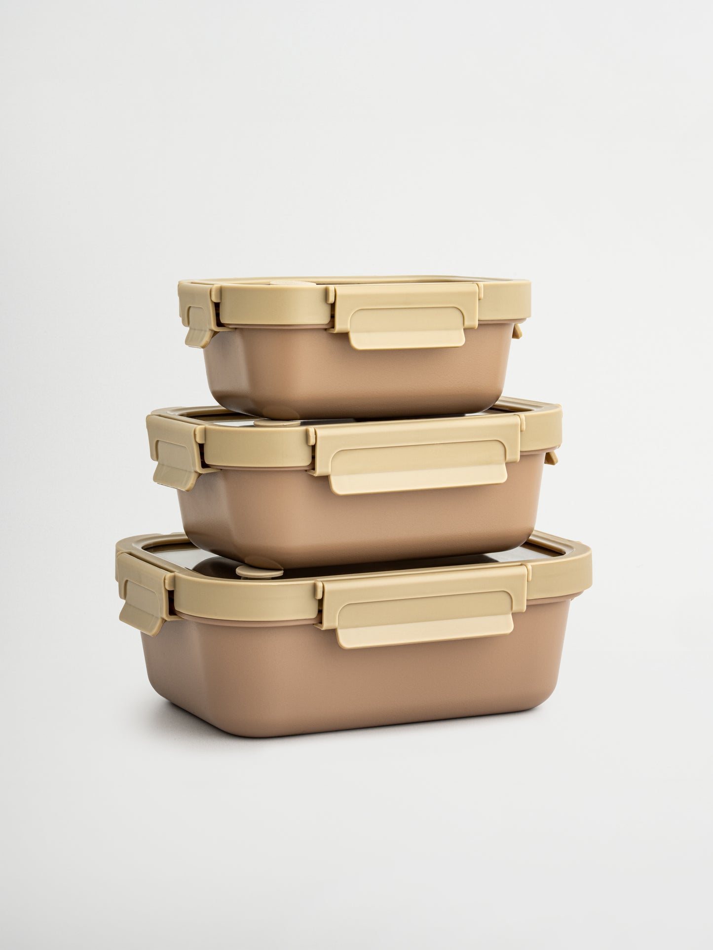 Oven-safe, toxin-free and aesthetic, Azık combines deep brown ceramic tones with a clear plastic lid and soft beige details. Functional yet elegant, perfect for mindful storage, heating and organization. Available in three sizes, ideal for snacks, yogurt or full meals. The ceramic bowl (without lid) is oven-safe. Non-toxic, BPA-free and durable, Azık brings calm and beauty to any kitchen, fridge or pantry.