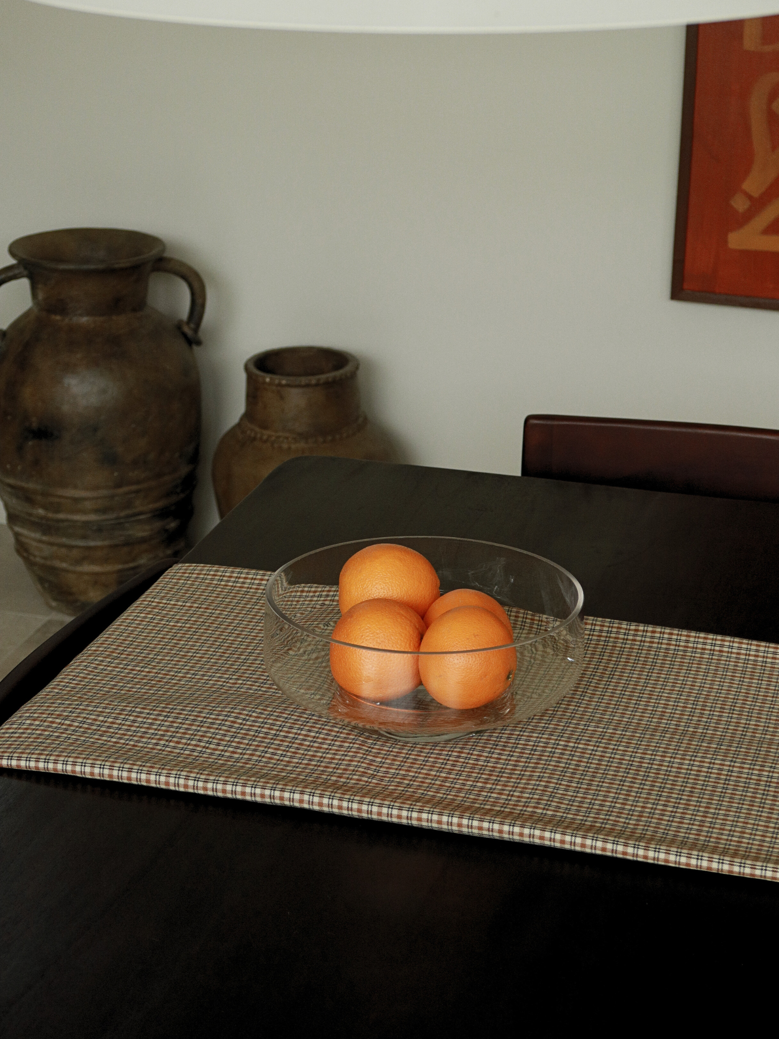 A refined foundation for your fruit display. The Shin glass bowl is a generously sized, heavyweight piece designed to present fruit in a natural and elevated way. Its crystal-clear appearance beautifully highlights everything inside — from fresh apples to vibrant citrus — turning everyday essentials into a thoughtful centerpiece.
With its soft curves and minimalist silhouette, Shin doubles as a decorative object, bringing calm structure to your kitchen or dining table.  Keeps your counter top clutter-free.