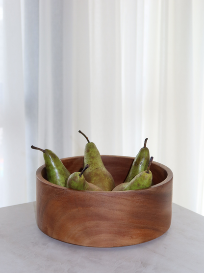Handmade wooden bowl crafted from sustainable wood in Indonesia, ideal as a wooden fruit bowl, serving bowl or decorative kitchen bowl. The natural wood grain and warm appearance complement a calm, minimalist interior. Perfect for displaying fruit, bread, snacks or other kitchen essentials. A timeless and unique gift for anyone who loves natural materials, sustainable living and beautiful homeware.