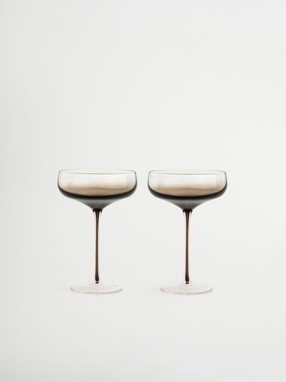 Glass Iffat offers a chic and elegant presentation for your drinks, featuring a slender stem and a striking ombre effect from dark brown to transparent that immediately draws attention. Crafted from durable, heat-resistant borosilicate glass, it is lightweight, refined, and strong enough for everyday use or special occasions. Perfect for mocktails, cocktails, or festive beverages, Iffat comes in a set of two, bringing a true restaurant-quality feel to your table.