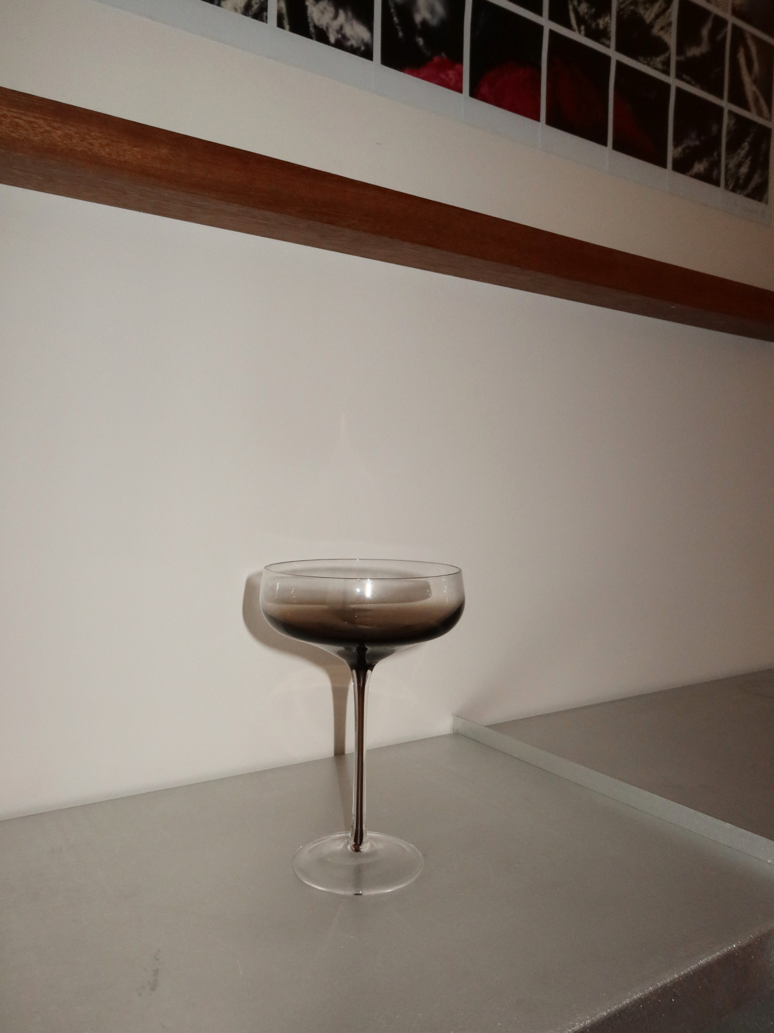 Glass Iffat offers a chic and elegant presentation for your drinks, featuring a slender stem and a striking ombre effect from dark brown to transparent that immediately draws attention. Crafted from durable, heat-resistant borosilicate glass, it is lightweight, refined, and strong enough for everyday use or special occasions. Perfect for mocktails, cocktails, or festive beverages, Iffat comes in a set of two, bringing a true restaurant-quality feel to your table.