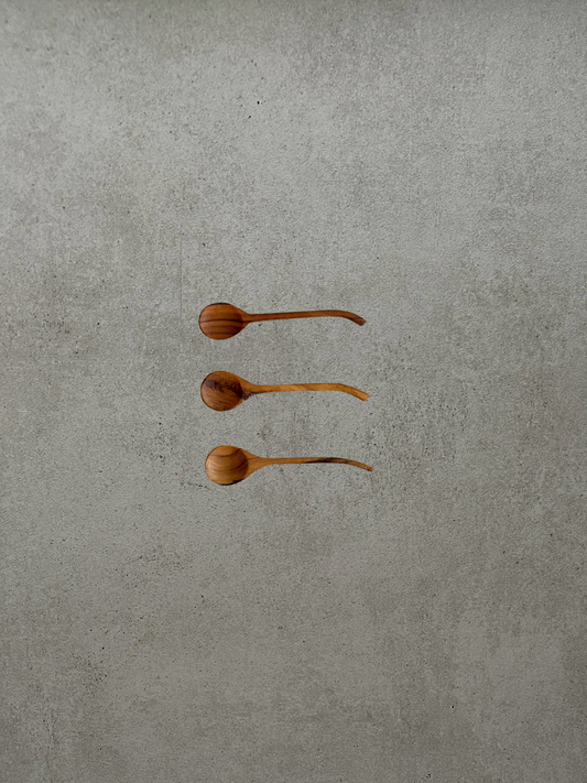 Houten opbergers. Mini lepel hout. Kruidenpot. Organizer hout. Ladeverdeler. Houten schaal. Fruitschaal. Houten lepel. Bamboe lepel. Licht/donker hout.
Wood organizers. Wooden jar. Spice jar. Drawer divider. Wooden bowl. Fruit bowl. Wooden spoon. Bamboo spoon. Light/dark wood.
Holzaufbewahrung. Holzglas. Gewürzglas. Schubladenteiler. Holzschale. Obstschale. Holzlöffel. Bambuslöffel. Helles/dunkles Holz.
Rangement bois. Bocal bois. Pot à épices. Séparateur tiroir. Bol en bois. Coupe à fruits. Cuillère bois.