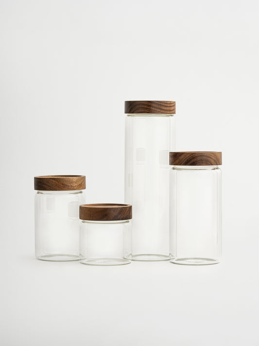 Extra strength and functionality with Jar Nara, an elegant, extra-sturdy glass jar featuring an acacia wood screw lid. Its timeless, minimalist design fits seamlessly into any kitchen style, while the natural materials provide a sleek, luxurious appearance. Made from thick, durable transparent glass and equipped with a 100% airtight screw lid, this jar keeps pasta, rice, coffee, or other dry goods fresh and safe for long-term storage. Available in multiple sizes to perfectly organize your pantry.