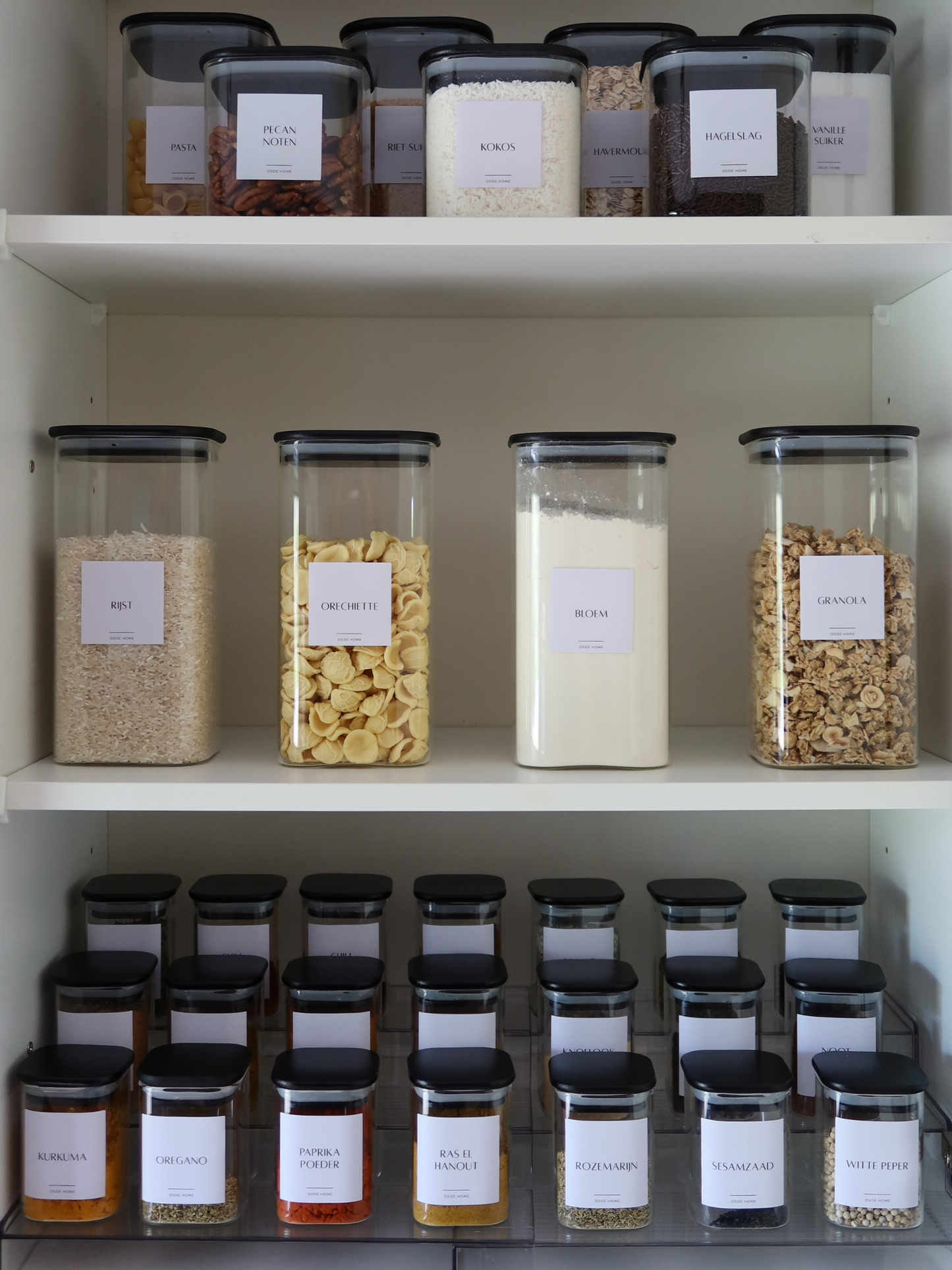 Kitchen organization labels for pantry, spices, coffee, oils and food storage containers, designed for glass jars and kitchen storage systems, Osoe Home labels help create a structured and minimalist kitchen with clear organization of syrups, nuts, seeds, superfoods, vinegar and dry goods, 100% water- and stain-resistant for daily use, available in white and beige with multiple fonts and sizes for a clean and modern kitchen aesthetic.