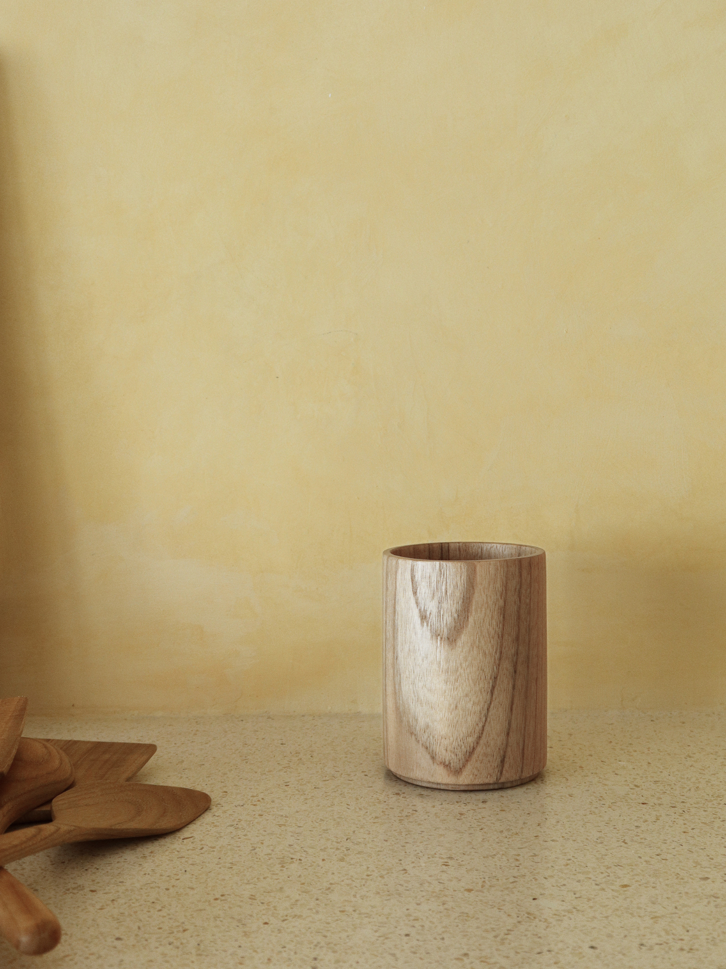 Organize your kitchen utensils with the Zarif utensil holder made from Asian oak wood, a stylish and functional cup for neatly storing spoons, spatulas and tongs, handcrafted from high-quality sustainable wood with a natural rustic look that fits any kitchen style, designed with a minimalist aesthetic and durable construction for long-lasting use, and suitable for a non-toxic kitchen free from BPA, PFAS and microplastics for a healthier and more organized cooking environment.