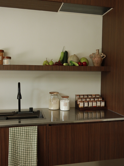 Large storage jar with a wide opening, perfect for flour, grains, rice, and other dry goods in larger quantities. This spacious glass container with a dark brown acacia wood lid combines natural aesthetics with practical functionality. The airtight wooden lid keeps contents fresh and securely stored. As a stylish pantry organizer, this glass jar is ideal for bulk storage and offers a sustainable storage solution for your kitchen. Whether used as a glass kitchen container for large quantities. 