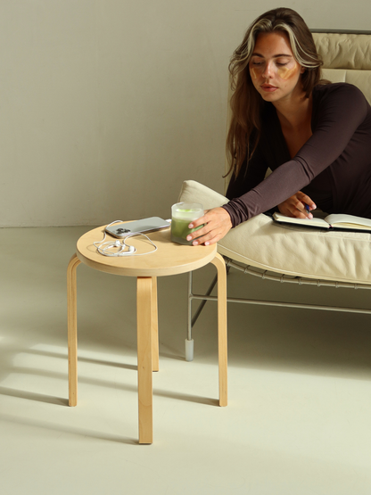 Matte glass tumbler with a unique rock-shaped design, perfect for matcha, cappuccino, flat white, coffee, water and other drinks. The sturdy glass and matte finish create a modern, minimalist look, while the distinctive shape feels comfortable in the hand. Ideal for everyday use and elegant table styling. A timeless glass for a refined coffee or matcha corner, adding a restaurant-inspired feel at home and creating a cohesive, elevated glassware collection.
