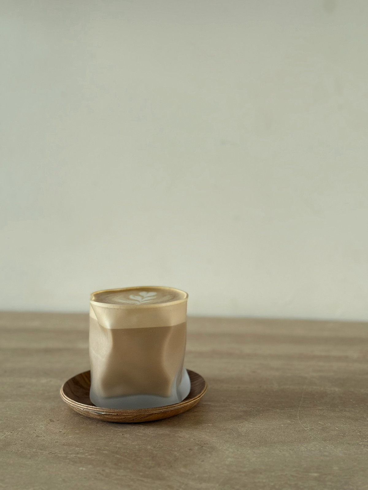 Matte glass tumbler Roca with a unique rock-shaped design, perfect for cappuccino, flat white, coffee, water and other drinks. The sturdy glass and matte finish create a modern, minimalist look, while the distinctive shape feels comfortable in the hand. Ideal for everyday use and elegant table styling, and perfect for creating a cohesive, elevated glassware collection. A timeless design glass for a refined coffee corner or restaurant-inspired feel at home.