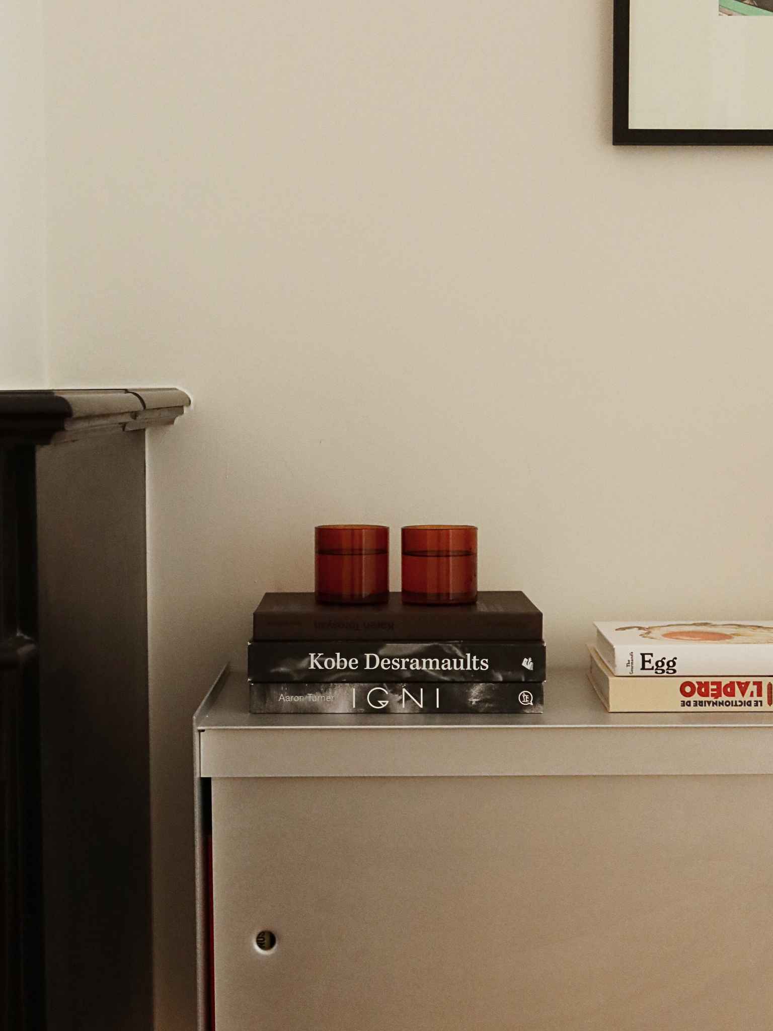 Verre Mei met een recht design, ideaal om water, frisse drankjes of zelfs een cappuccino thuis te serveren. De warme bruin/cognac tint voegt een vleugje elegantie en karakter toe aan je tafel of koffiehoek. Gemaakt van duurzaam en herbruikbaar glas combineert dit minimalistische glas een moderne esthetiek met een hoogwaardige drinkervaring, waardoor je thuis dat echte restaurantgevoel krijgt.