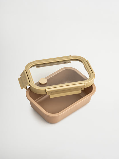 Ovenbestendig, toxin-free en stijlvol: Azık combineert diepe bruintinten van keramiek met een transparant plastic deksel en zachte beige details. Functioneel en elegant, ideaal om bewust te bewaren, op te warmen en te organiseren. Verkrijgbaar in drie maten. De keramieken schaal (zonder deksel) is ovenbestendig. Non-toxic, BPA-vrij en duurzaam – Azık brengt rust en schoonheid in elke keuken of voorraadkast.