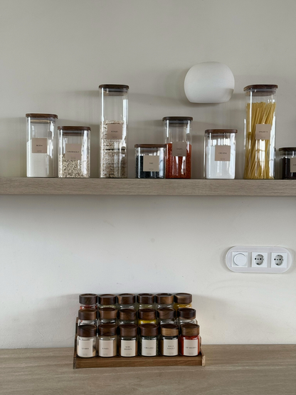 Kruidenpotjes met strooideksel. Kruidenpotjes vierkant rond. Kruidenrek. Kruidenpotjes glas. Deksel hout bamboe acacia. Kruidenpotjes met stickers labels etiketten. Kruidenpotje glazen. Kruiden bewaren. Kruiden organizer. Kruiden organizer lade. Kruiden organiseren. Kruiden organizer uitschuifbaar. Set. Schroefdeksel. Kruidenpotje zwart. Luchtdicht. Keuken organiseren. Kruidenpotje Temu. Spice jar. Spice jars with labels. Brown jar. Bamboo spice jar. Spice jar wood. Pot à épices en bois. Gewürzdose Holz.