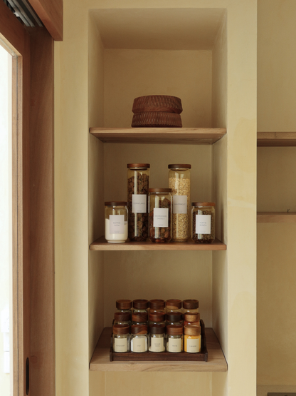 Round glass spice jar Ohm with screw cap, sprinkle lid and dark brown acacia wooden lid for organized kitchen and spice storage, made from food-safe glass and toxin-free, BPA-free and PFAS-free materials, featuring an airtight design that keeps herbs and spices fresh for longer while allowing easy seasoning during cooking, perfect for stylish spice rack organization, modern pantry storage and minimalist kitchen countertop styling.