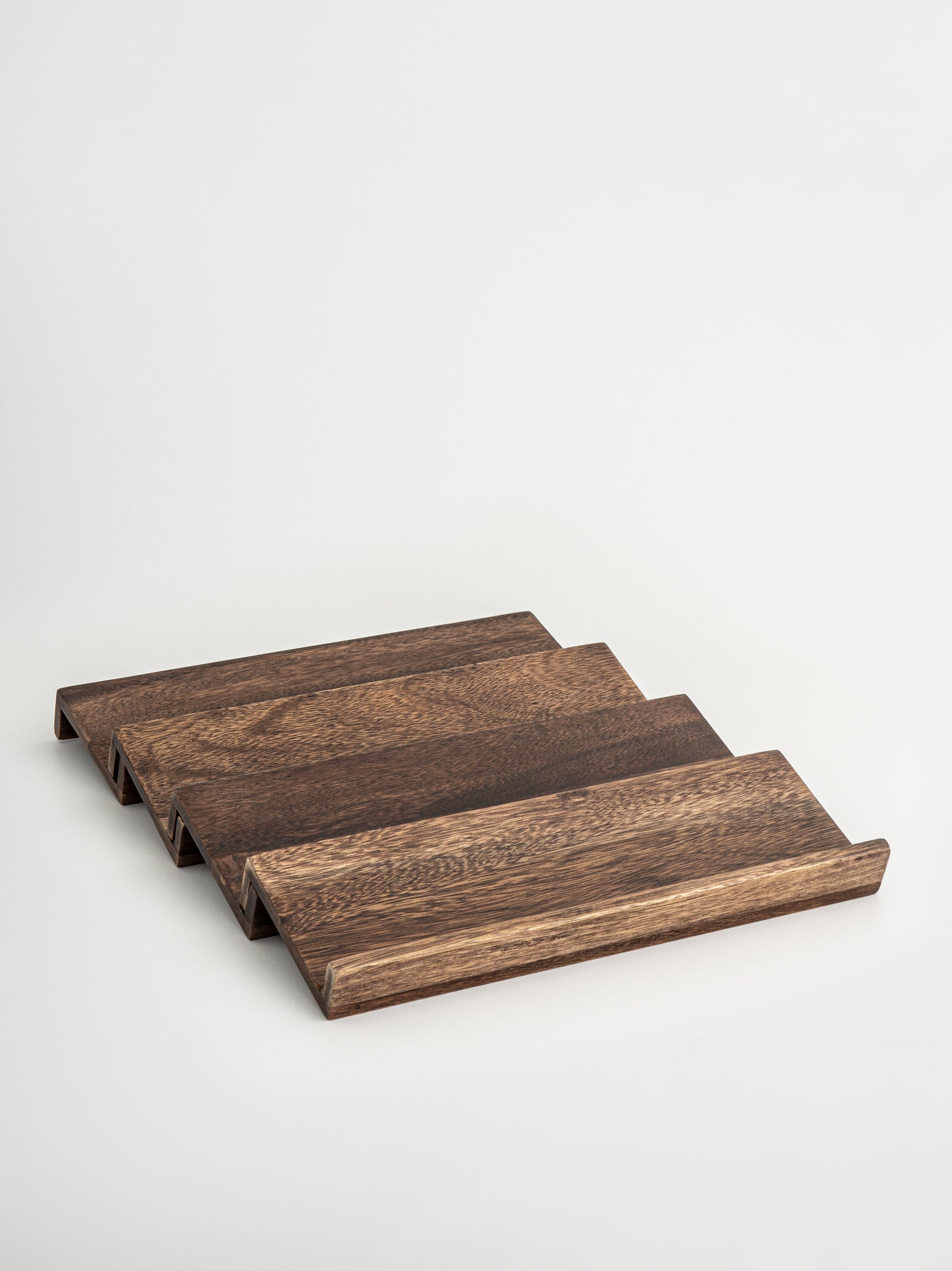 dunkelbraunes Holz-Gewürzregal, Gewürzregal aus Holz dunkelbraun, Gewürzregal mit Gewürzgläsern, Holz-Gewürzgläser-Regal, Gewürzgläser ordentlich aufbewahren, stilvoller Gewürzglas-Halter, langlebiger Holz-Gewürzgläser-Organizer, Gewürzgläser und Gewürzregal, Gewürzregal für Gewürzgläser, Küchenorganizer Holz, natürlicher Küchenorganizer, Holz-Gewürzregal Home Organizing, kompaktes Gewürzgläser-Regal, Organizer für Gewürzgläser, Holz-Gewürzregal Set, Gewürzregal in dunkler Holzfarbe