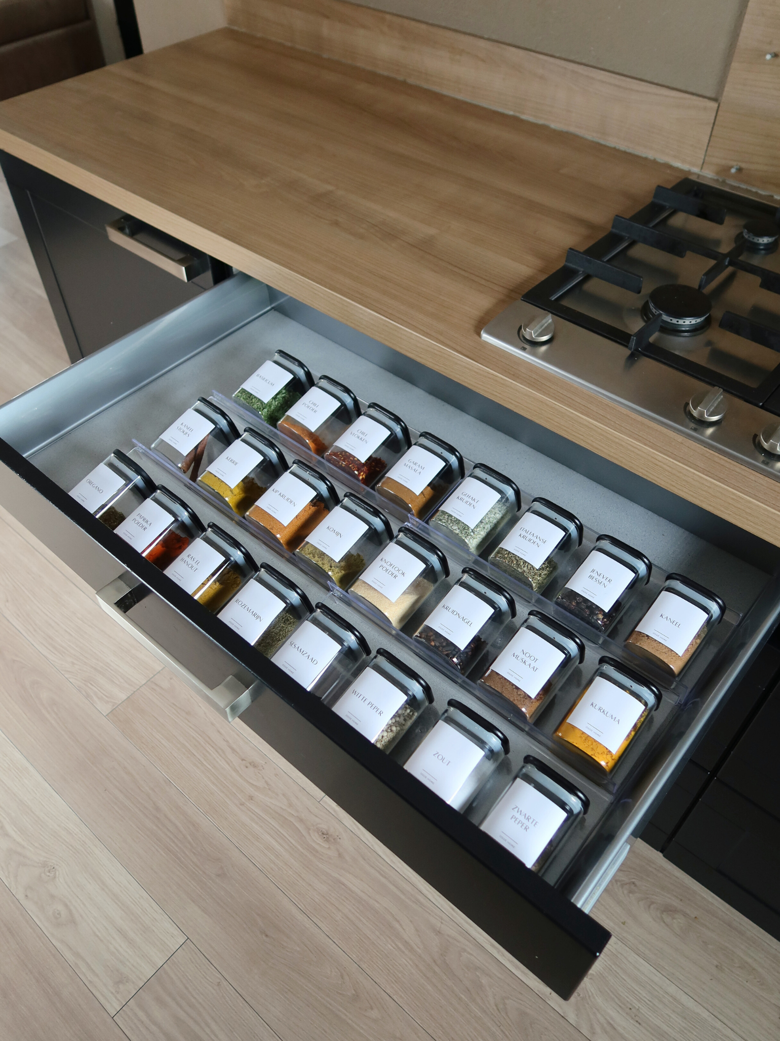 étagère à épices en acrylique pour tiroir, organisateur transparent pour épices dans tiroir, insert en acrylique pour épices, étagère à épices transparente pour tiroirs, organisateur d’épices en acrylique gain de place, support à pots à épices en acrylique, organisateur de tiroir de cuisine en acrylique, étagère à épices en acrylique pour tiroir, étagère à épices moderne pour cuisine, organisateur durable en acrylique, étagère à épices transparente, plateau à épices en acrylique pour tiroir, organisateur