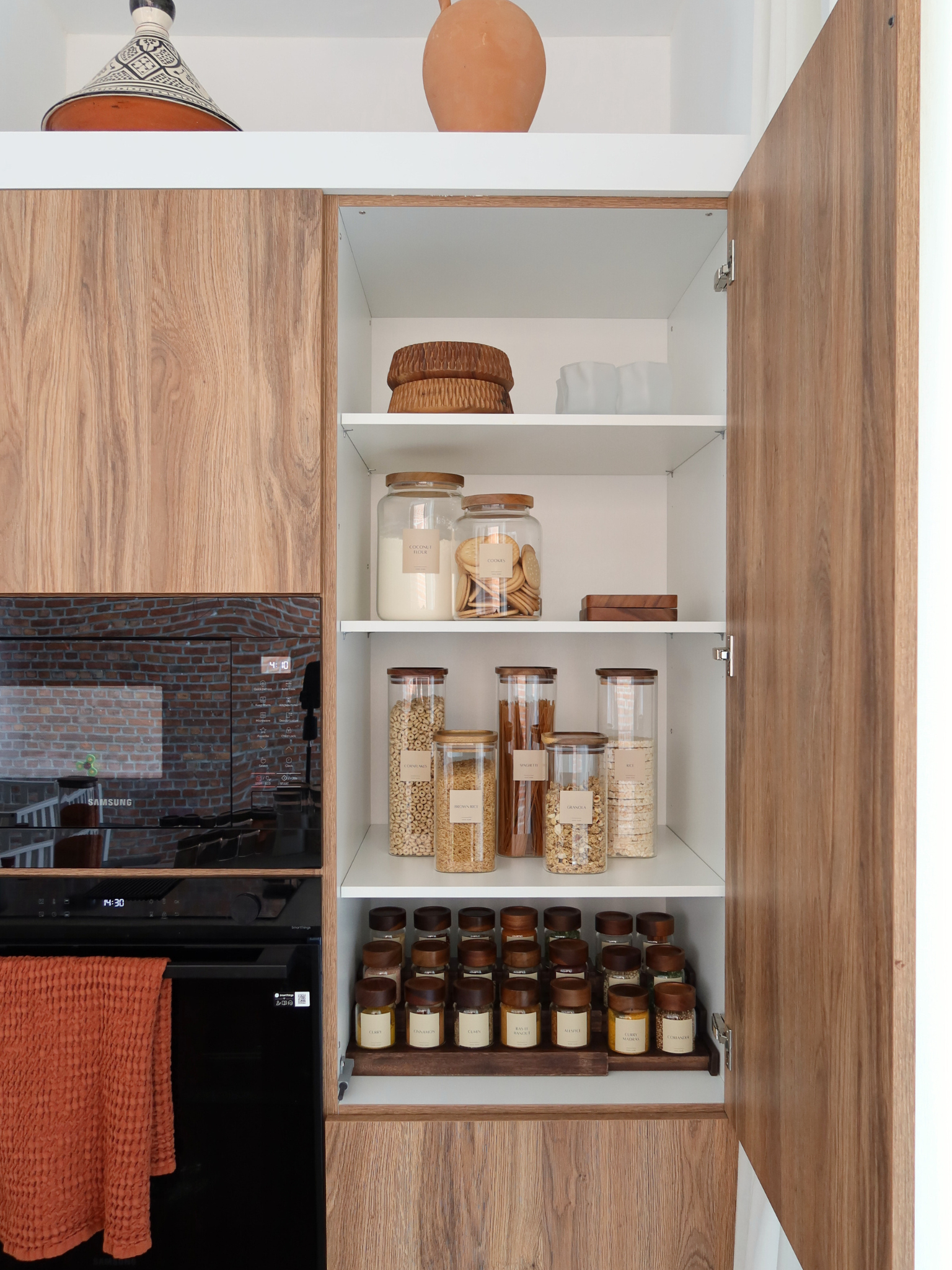Gewürzgläser mit Etiketten, Set Glas-Gewürzgläser, Gewürzgläser mit Holzdeckel, Gewürzgläser mit Bambusdeckel, Gewürzgläser mit Akazienholzdeckel, quadratische Gewürzgläser, runde Gewürzgläser, luftdichte Gewürzgläser, Gewürzgläser mit Streudeckel, Gewürzgläser mit Schraubdeckel, Gewürzgläser mit Aufklebern, Gewürzgläser mit Etiketten, Gewürzgläser mit schwarzem Deckel, Gewürzschubladen-Organizer, ausziehbarer Gewürz-Organizer, Gewürze organisieren