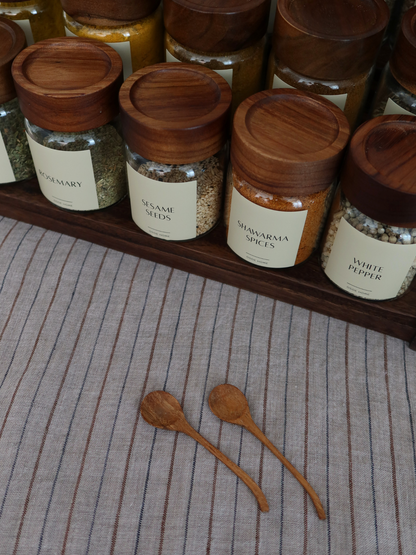 Kleiner Holz-Gewürzlöffel, Holz-Gewürzlöffel, Löffel für Gewürzgläser, praktischer Gewürzlöffel, Küchenutensil aus Holz, Holz-Messlöffel für Gewürze, Gewürzlöffel aus Naturholz, Zubehör für Gewürzgläser, Küchenorganisations-Löffel, Holzlöffel für Gewürze, kompakter Gewürzlöffel, umweltfreundlicher Gewürzlöffel, Küchenwerkzeug für Home-Organizing, Helfer für Gewürzgläser, kleiner Holzlöffel, Gewürzgläser, mit Etiketten, Gewürzglas.