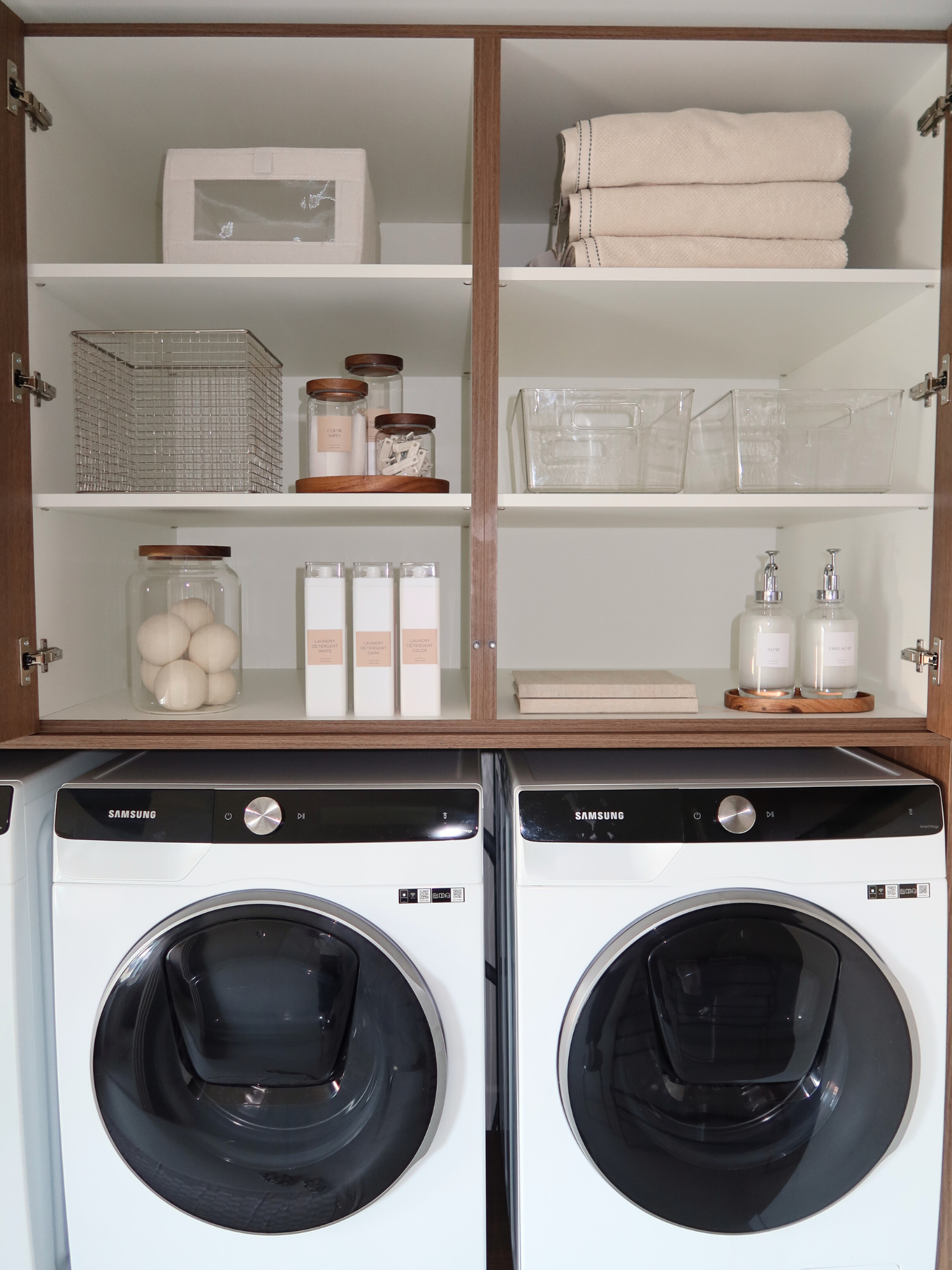 laundry detergent pour bottle, laundry organizer bottle, detergent dispenser bottle, refillable laundry bottle, modern laundry room bottle, stylish detergent container, minimal laundry bottle, laundry soap dispenser, organizing bottle for laundry room, detergent storage bottle, aesthetic laundry organizer, laundry bottle with spout, reusable detergent bottle, BPA-free laundry bottle, pour spout laundry container, home organization laundry, laundry room accessories, eco-friendly laundry dispenser, laundry