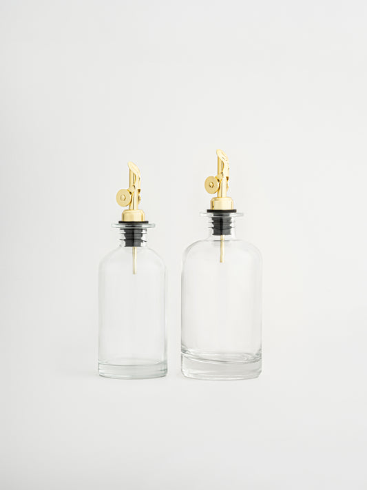 oil dispenser gold cap, vinegar dispenser gold spout, glass oil and vinegar bottle, dispenser with golden lid, olive oil bottle gold, luxury kitchen bottle, airtight oil dispenser, stylish glass dispenser, golden pour spout, elegant kitchen organizer, non-drip gold oil bottle, gold kitchen accessory, oil and vinegar set with gold detail, premium glass dispenser, countertop dispenser