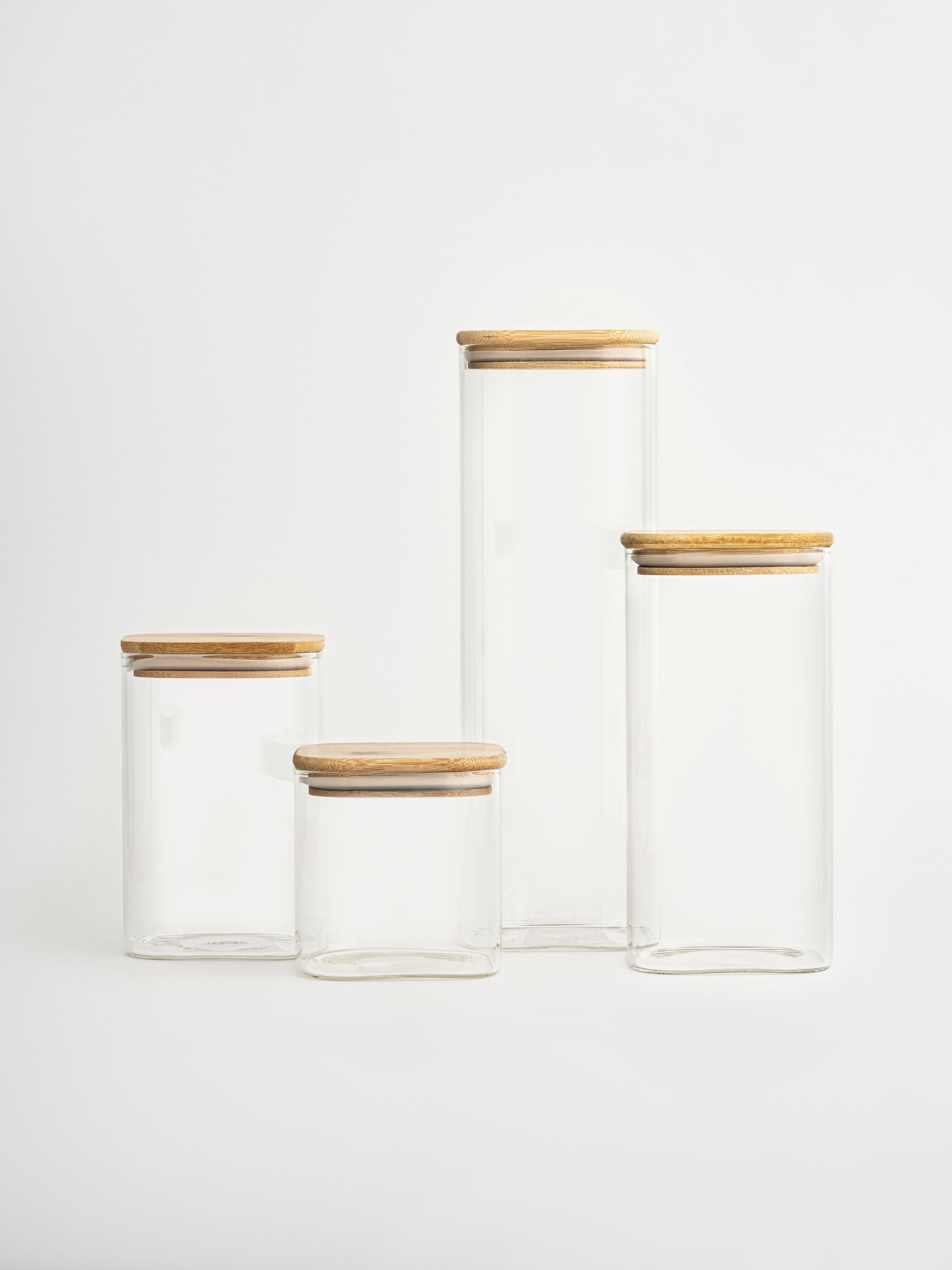 Square glass pantry jar with airtight bamboo lid, available in 4 sizes. Ideal for storing flour, rice, pasta and dry goods. Stylish and sustainable kitchen storage jar with a natural look. Clear glass container with bamboo lid, perfect for pantry organization. Matches IKEA-style, Amazon home, and minimalist kitchens. Airtight and stackable jar set for organized shelves. Eco-friendly kitchen organizer, perfect for modern pantries.