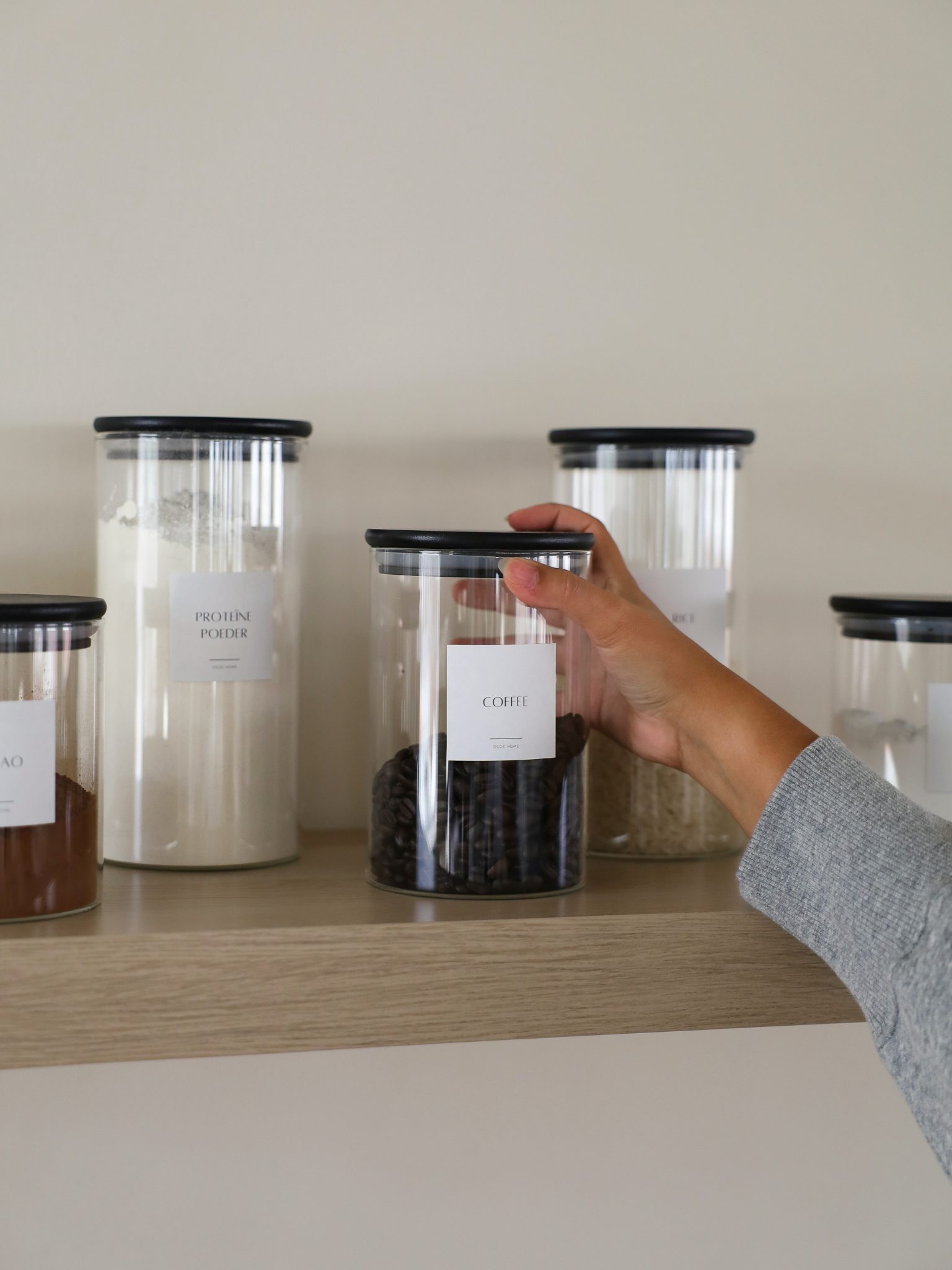 voorraadpotten met deksel; glazen voorraadpotten set; voorraadpotten met houten deksel; voorraadpotten bamboe deksel; voorraadpotten acacia deksel; luchtdichte voorraadpotten; voorraadpotten met schroefdeksel; voorraadpotten met labels; voorraadpotten met stickers; voorraadpotten voor pasta; voorraadpotten voor rijst; voorraadpotten voor meel; voorraadpotten stapelbaar; voorraadpotten vierkant; voorraadpotten rond; voorraadpotten glas; voorraadpotten plastic vrij; voorraadpotten keuken organiseren; voorraad